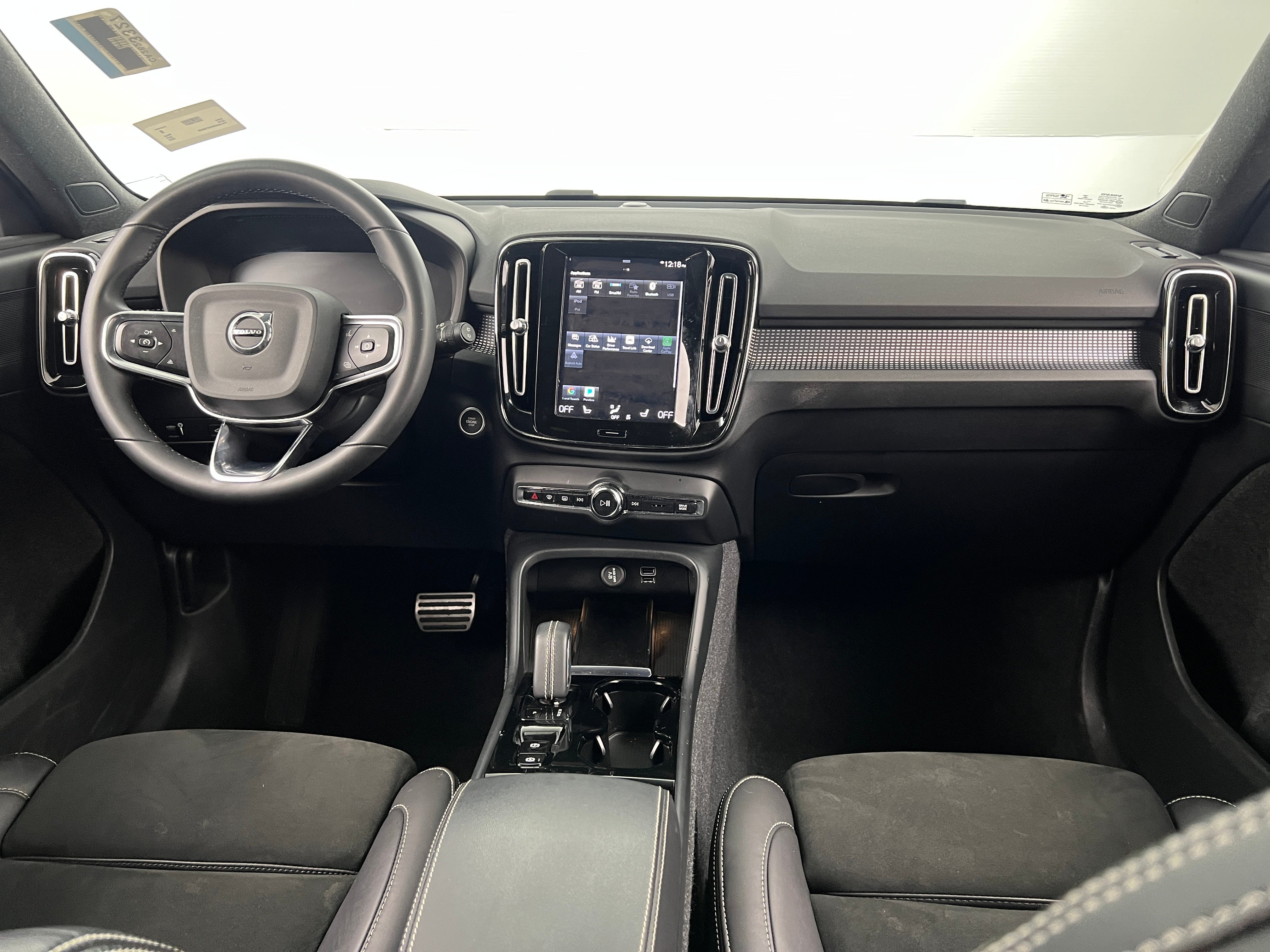 2022 Volvo XC40 T5 R-Design 2