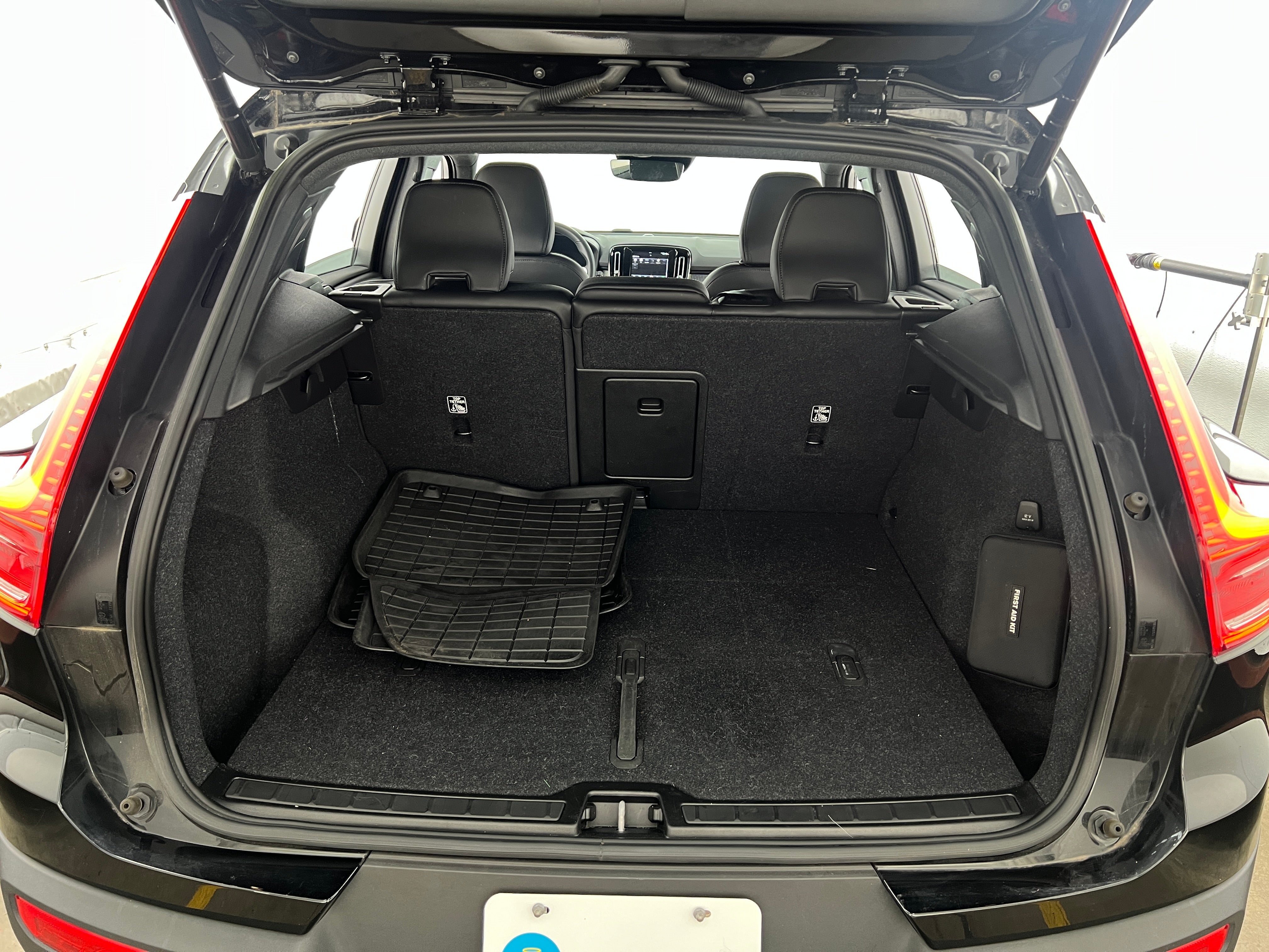 2022 Volvo XC40 T5 R-Design 6