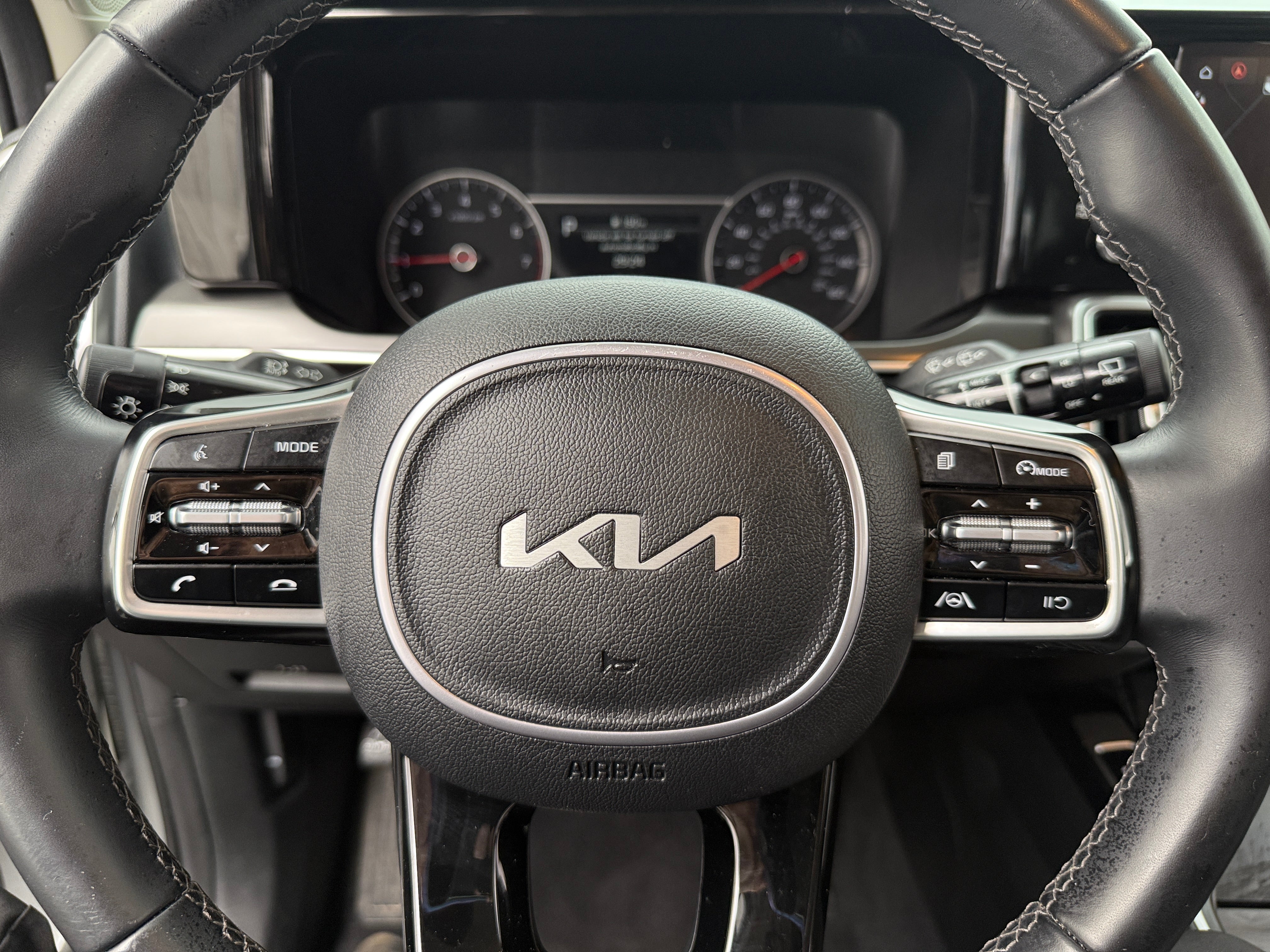 2022 Kia Sorento S 4