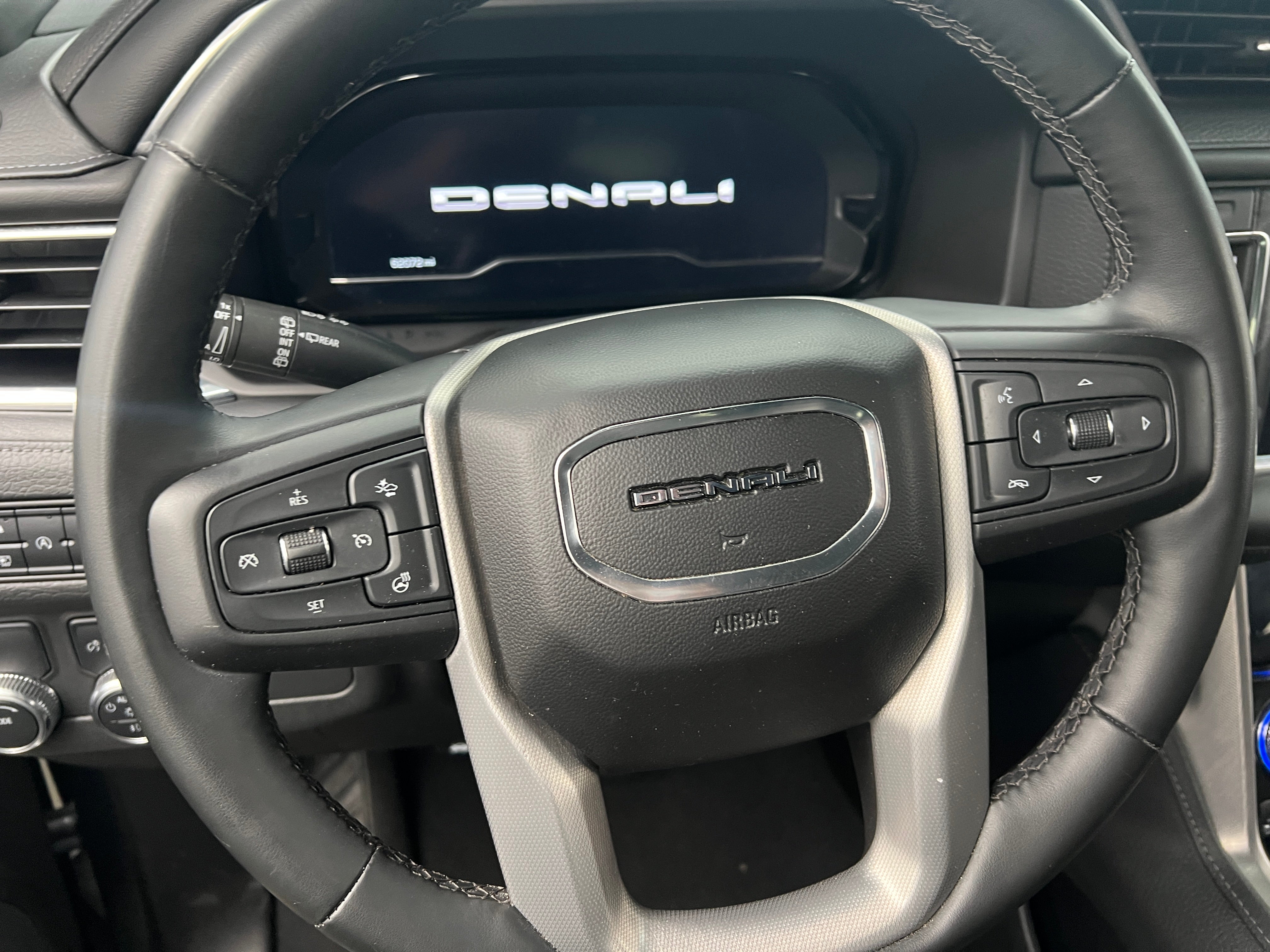 2023 GMC Yukon Denali 4