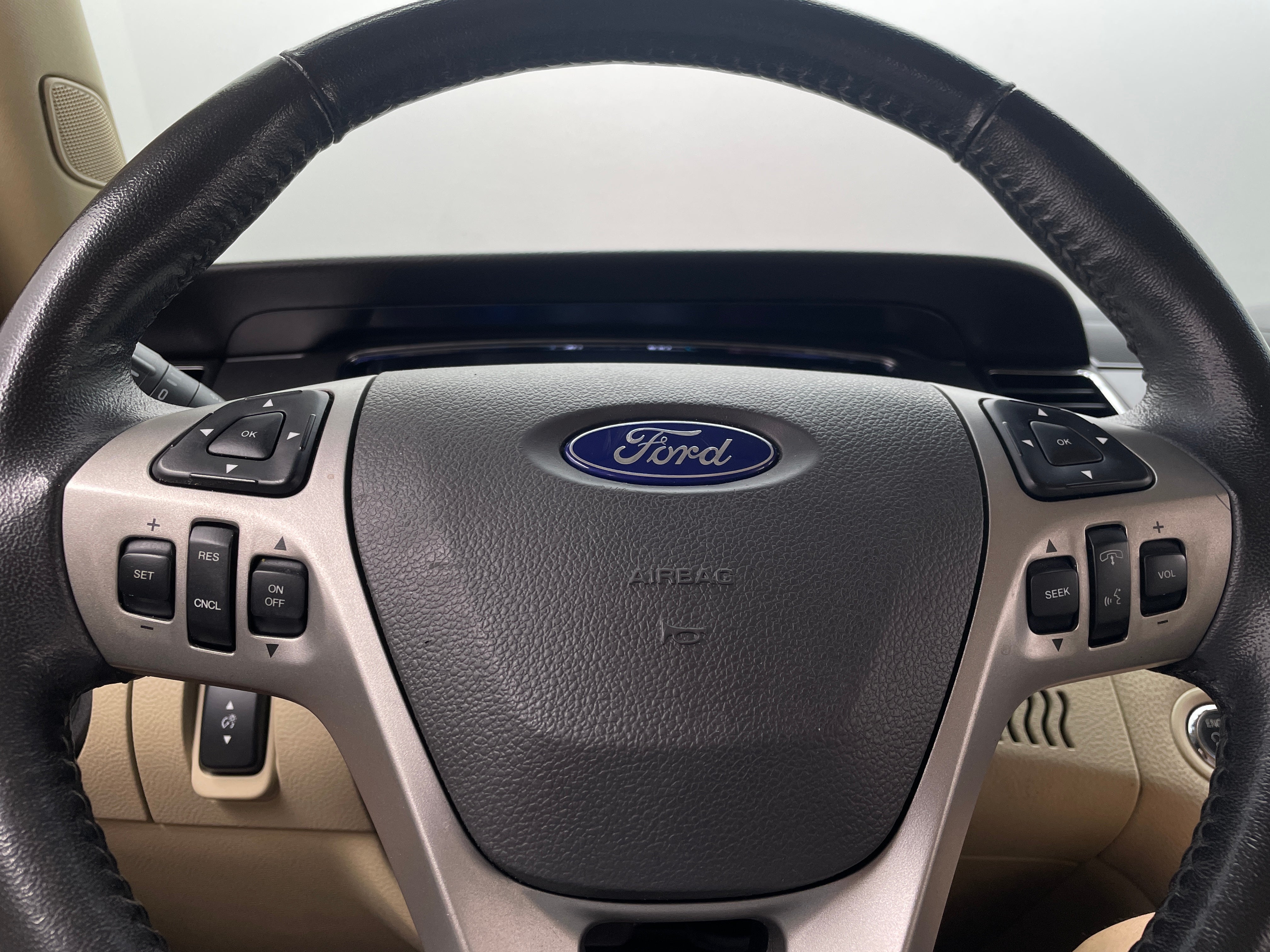 2013 Ford Taurus SEL 4