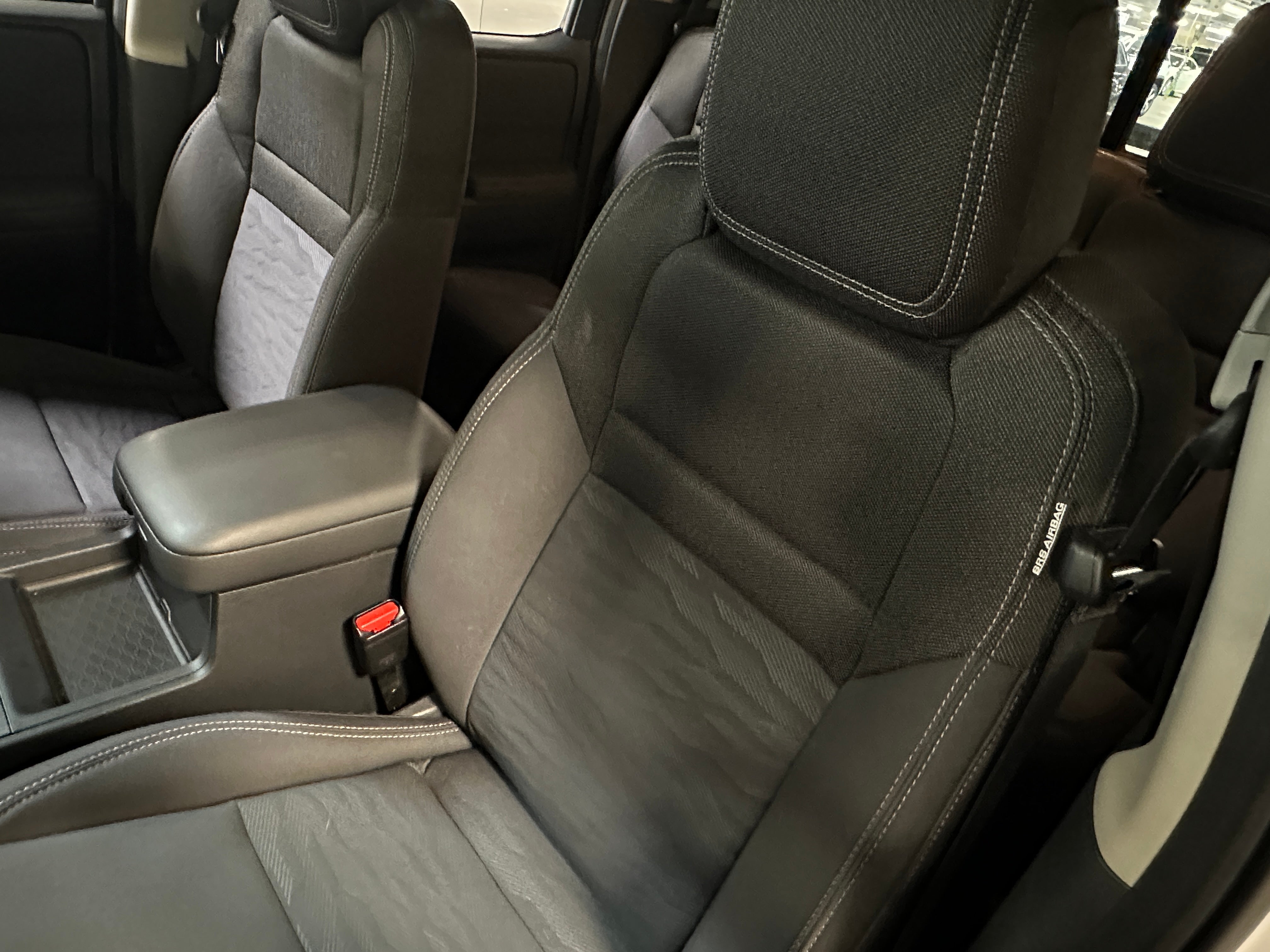 2022 Nissan Frontier SV 2