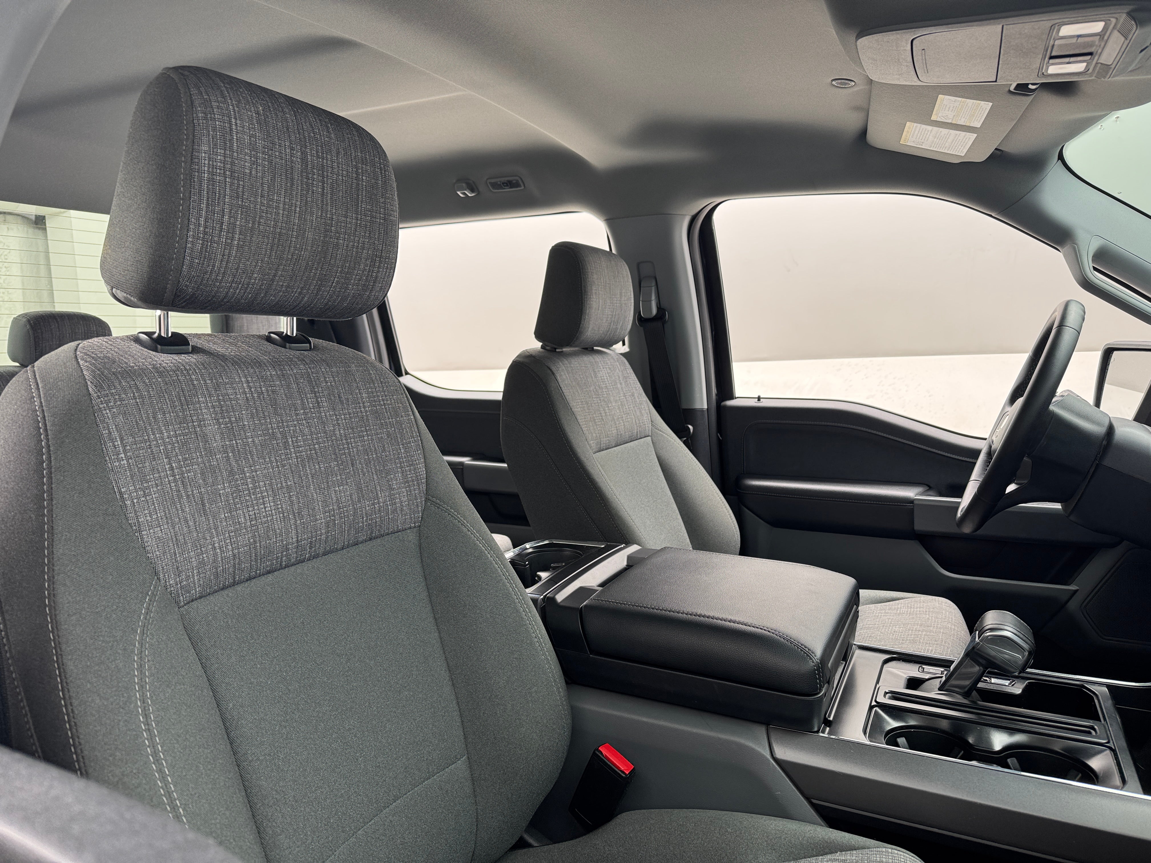 2023 Ford F-150 Lightning XLT 2