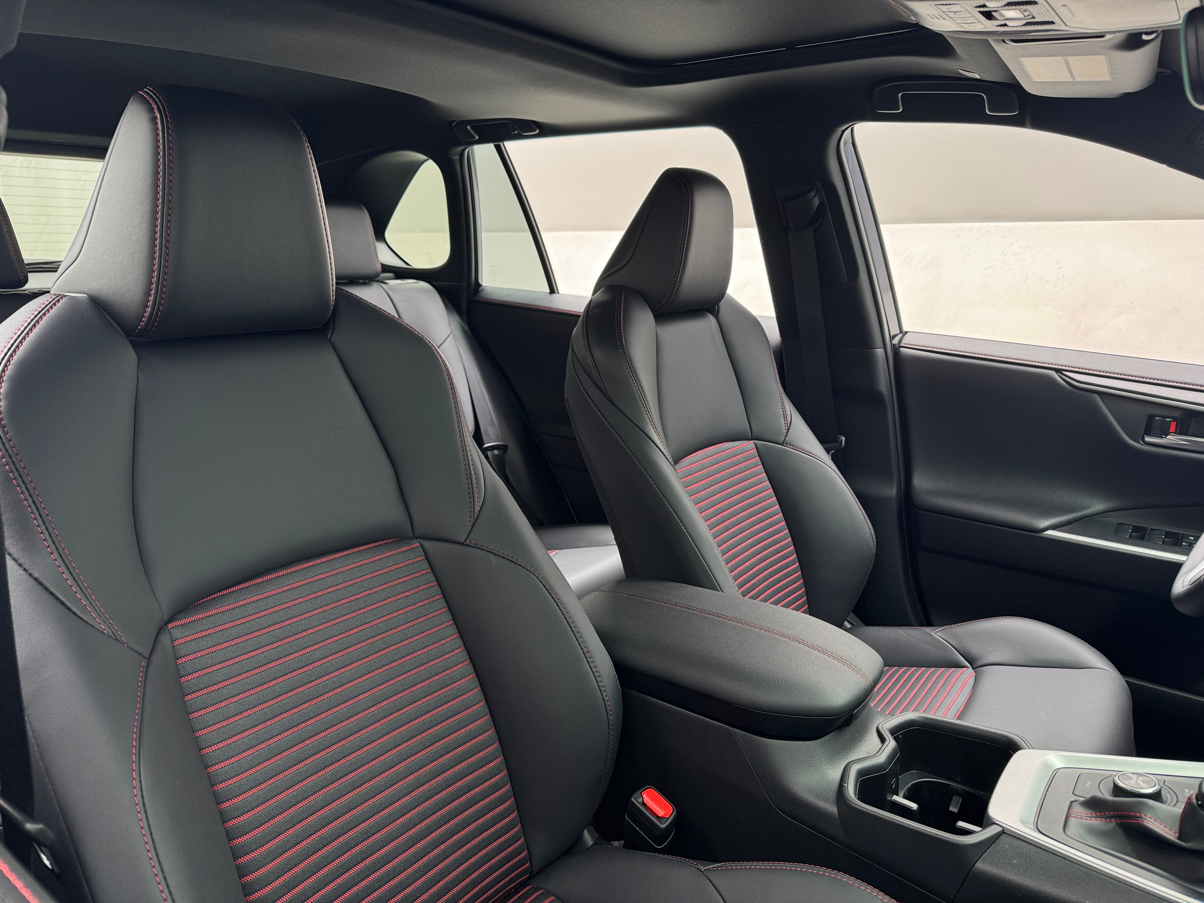 2025 Toyota RAV4 XSE 2