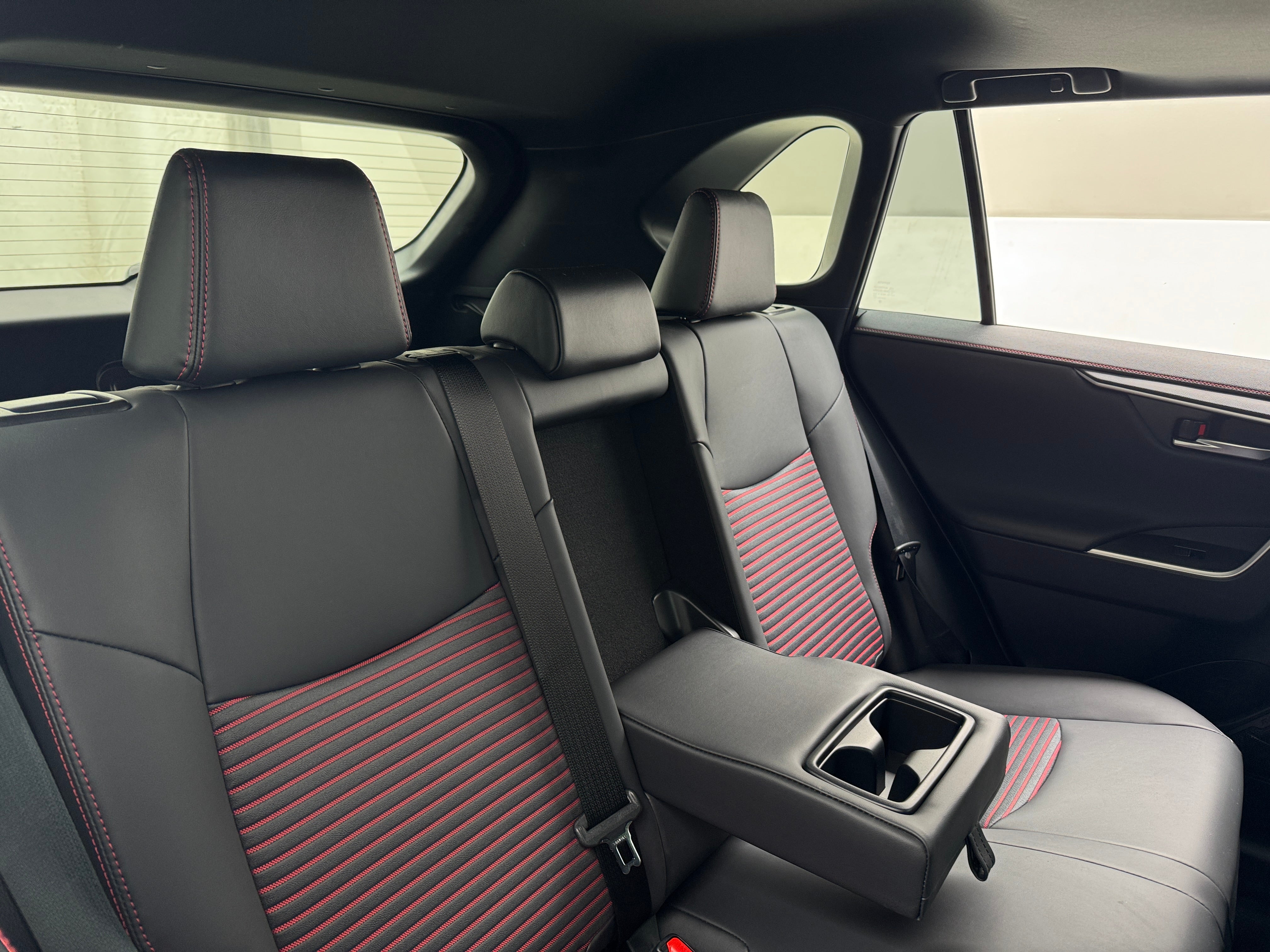 2025 Toyota RAV4 XSE 6