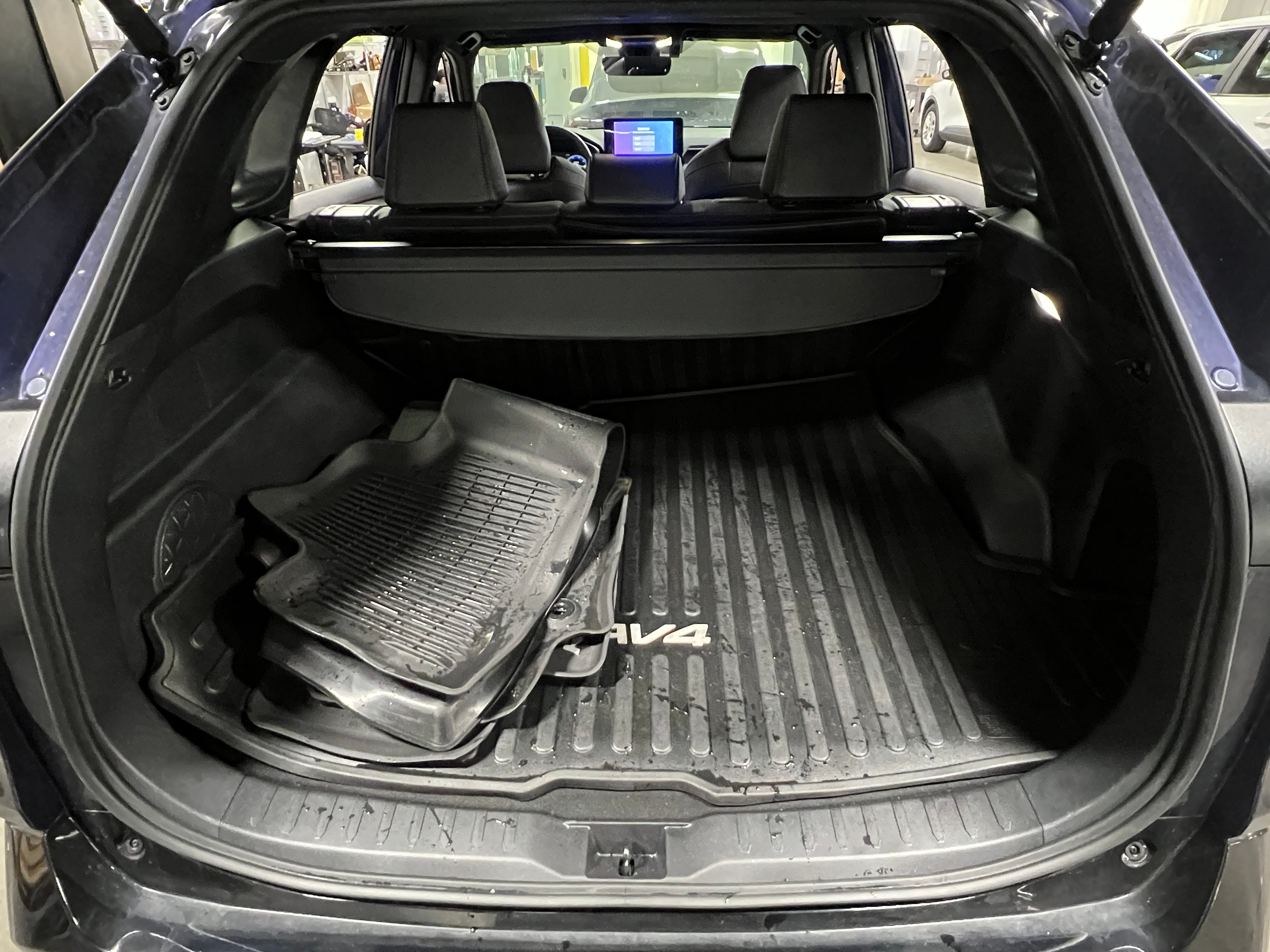 2025 Toyota RAV4 XSE 7