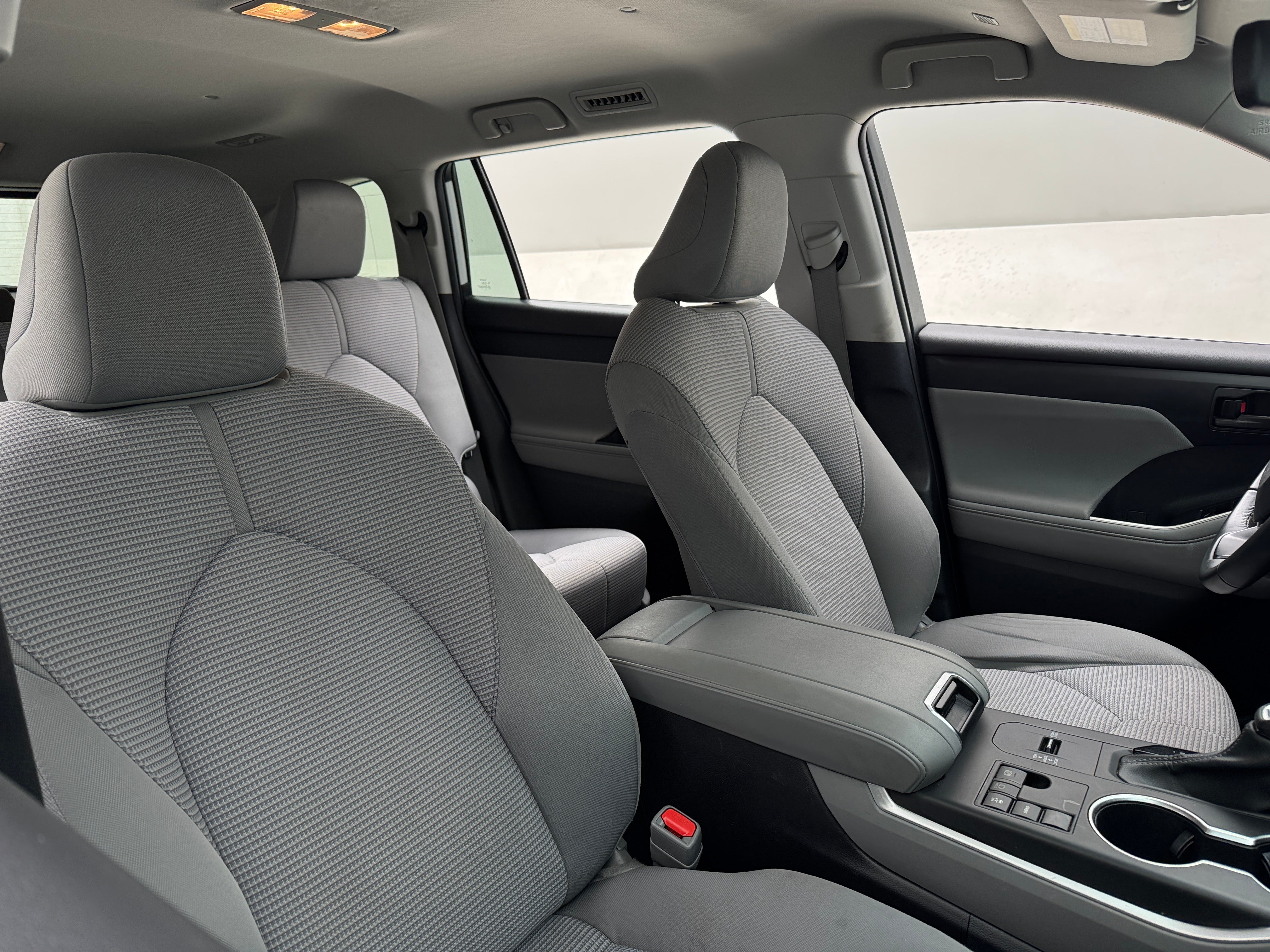 2023 Toyota Highlander LE 2