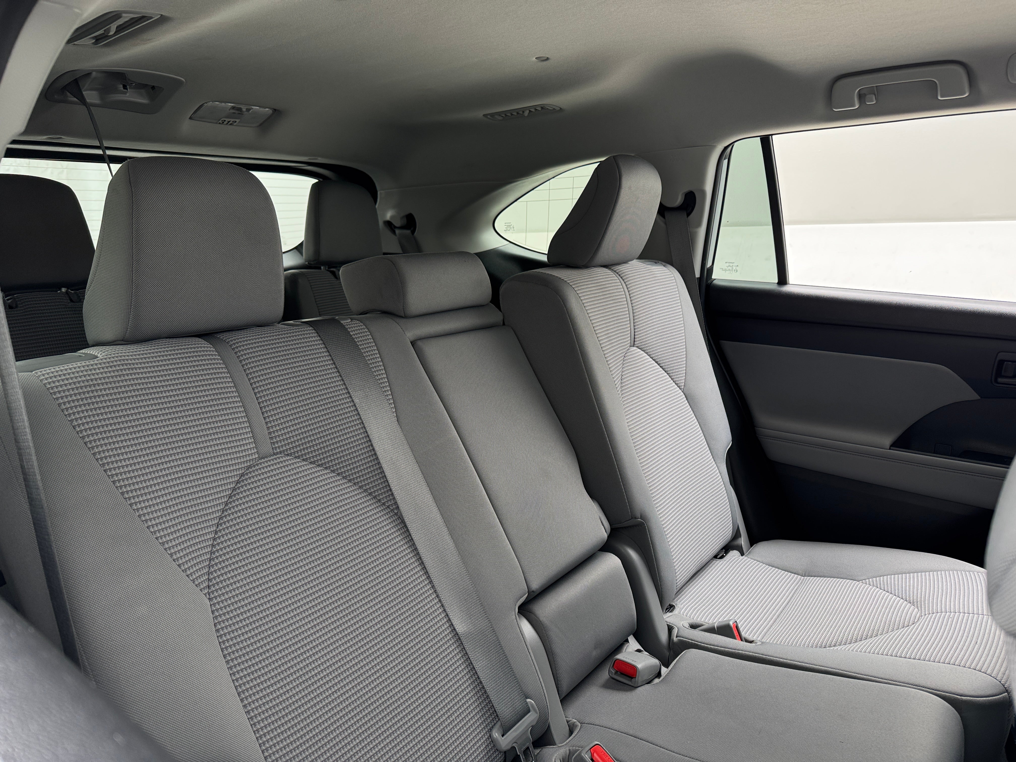 2023 Toyota Highlander LE 6