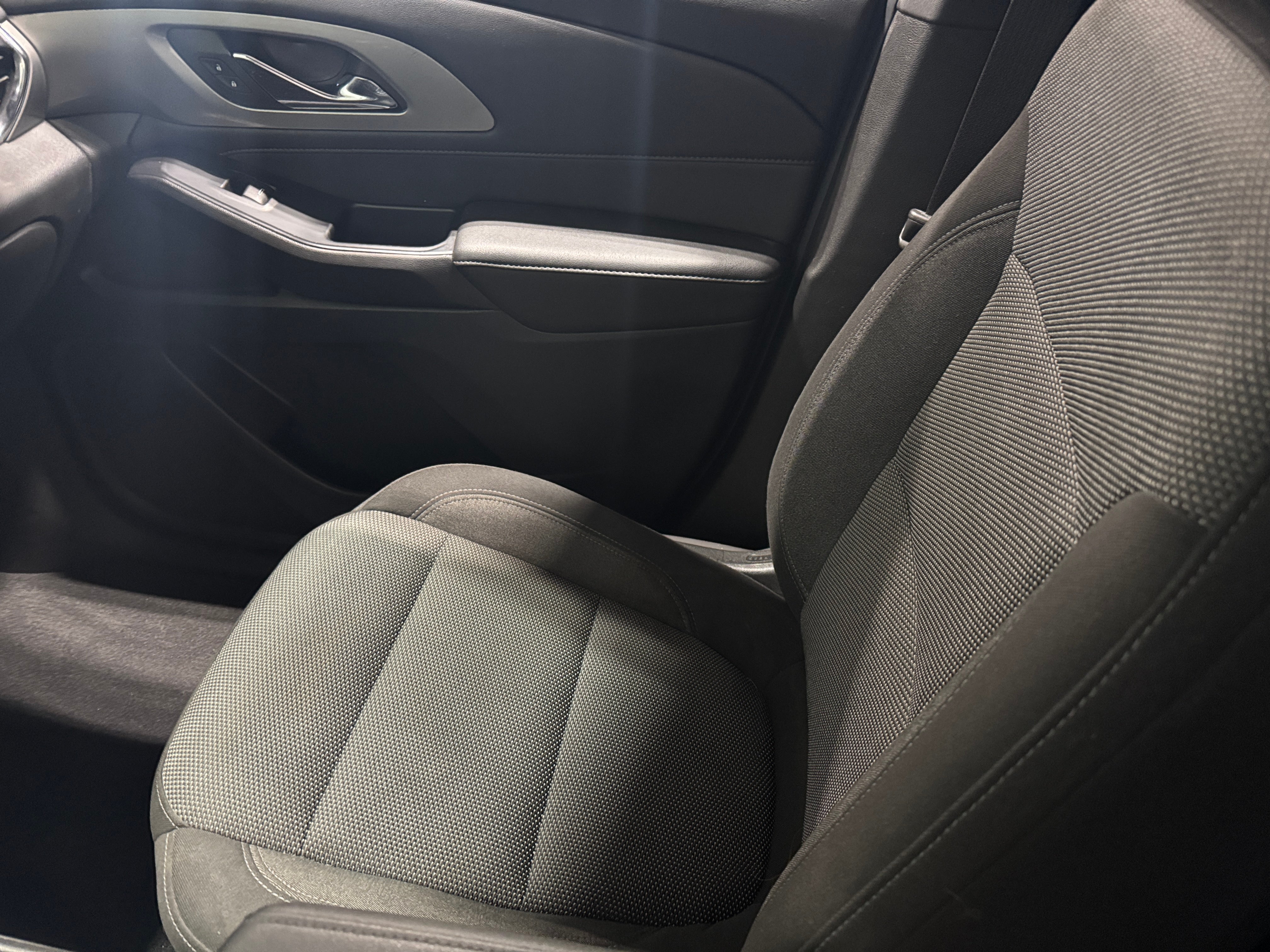 2023 Chevrolet Traverse LT 2