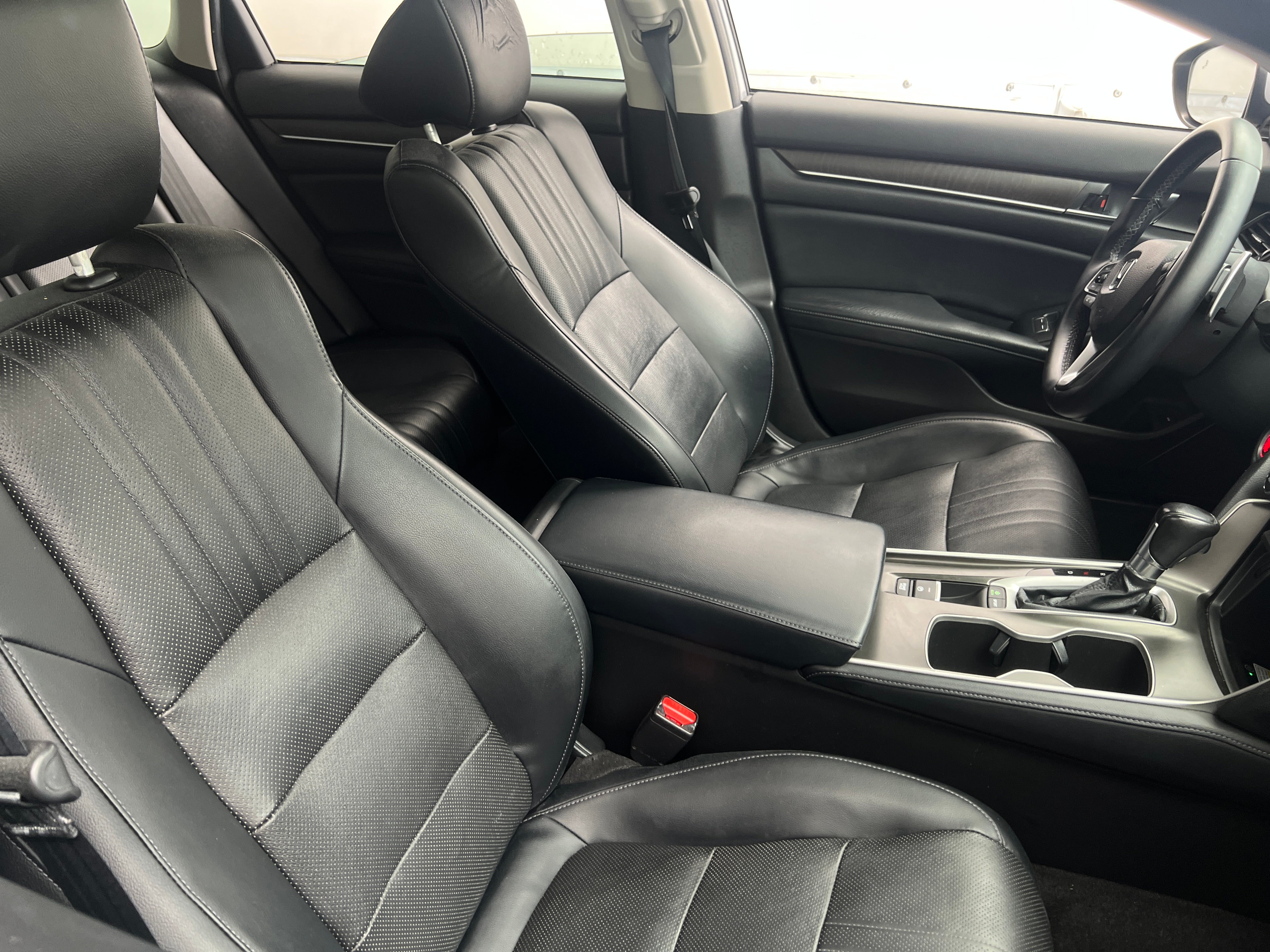 2018 Honda Accord Touring 2