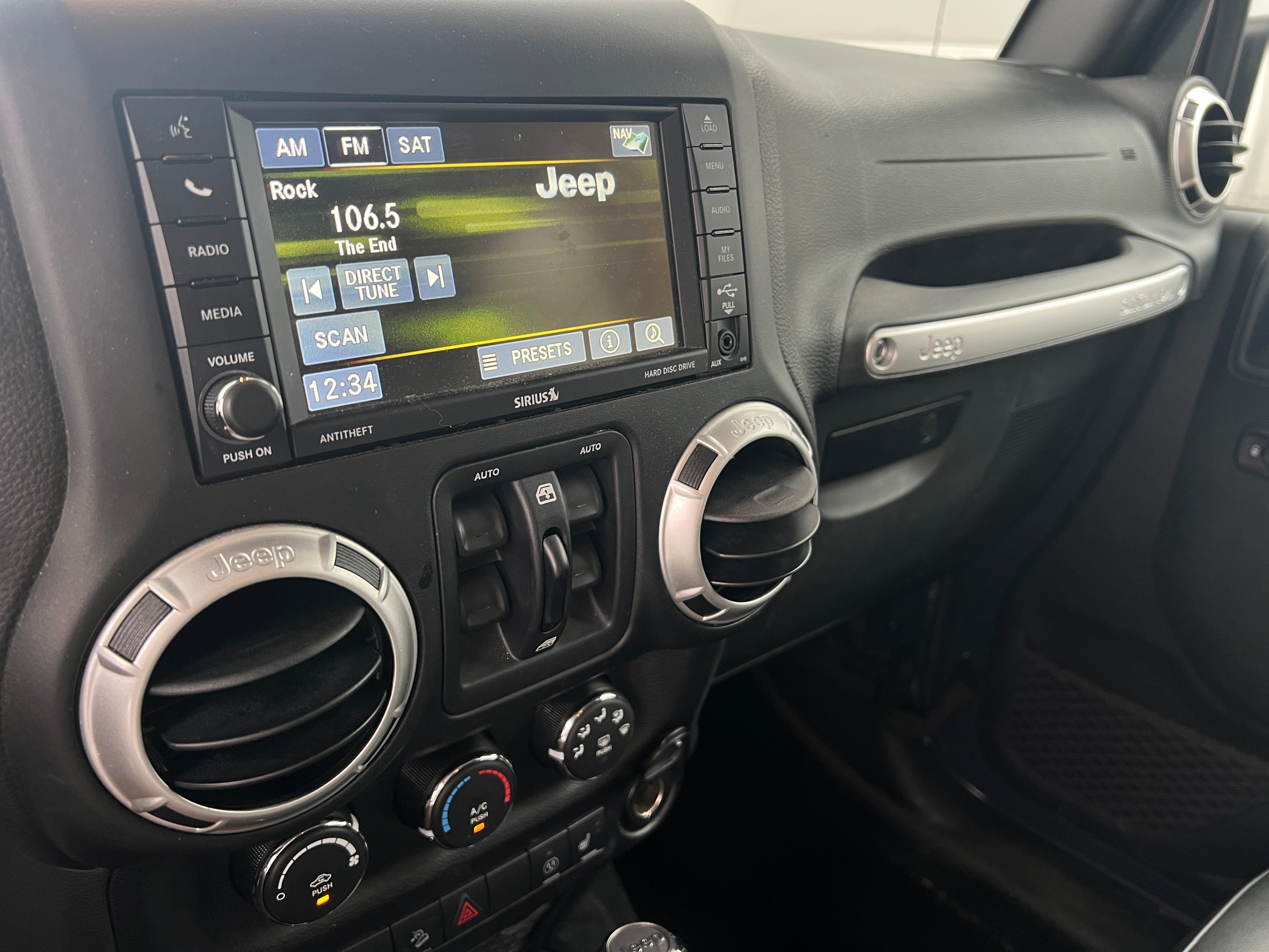2017 Jeep Wrangler Unlimited Sahara 3