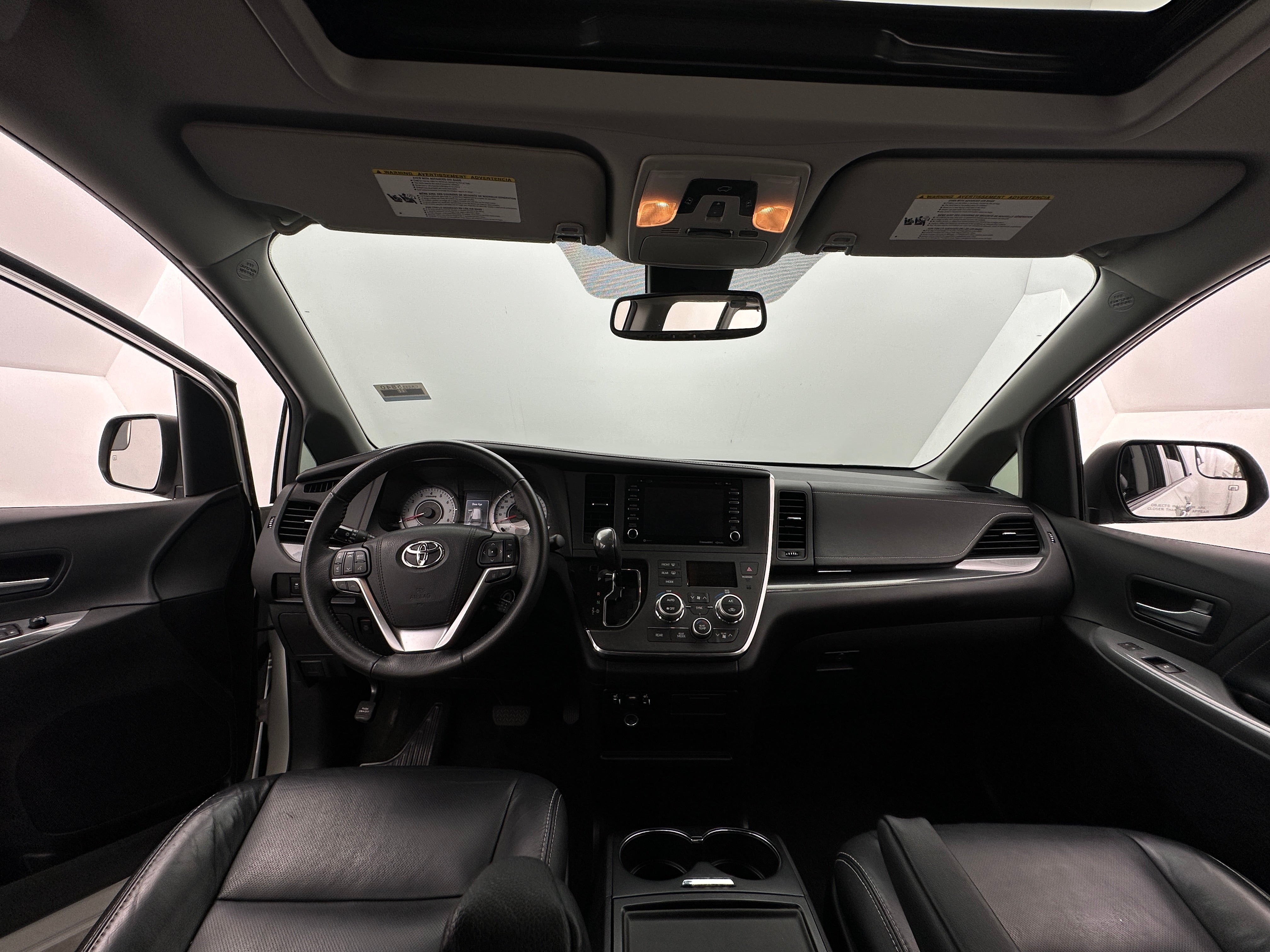 2018 Toyota Sienna SE 2