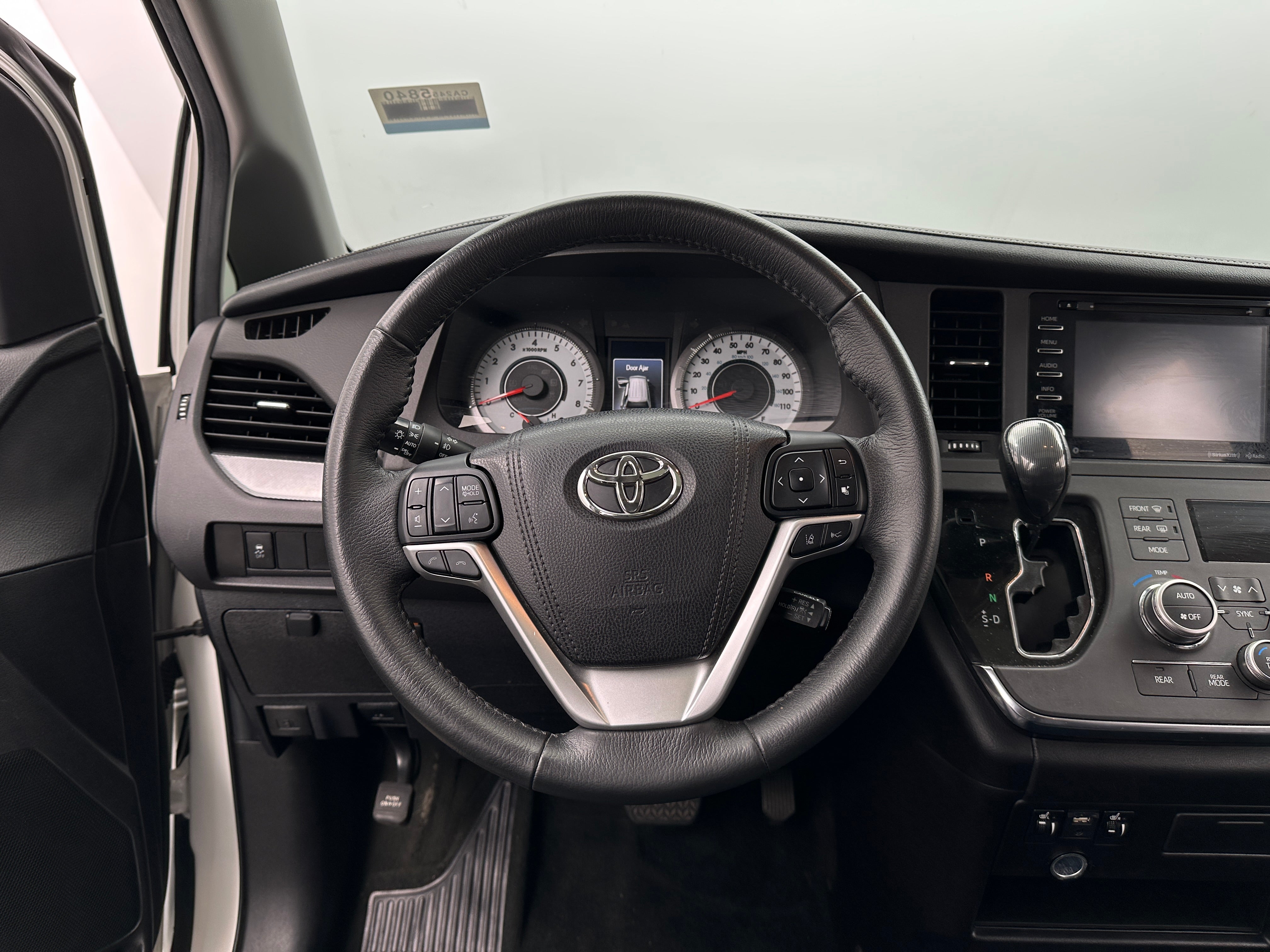 2018 Toyota Sienna SE 4