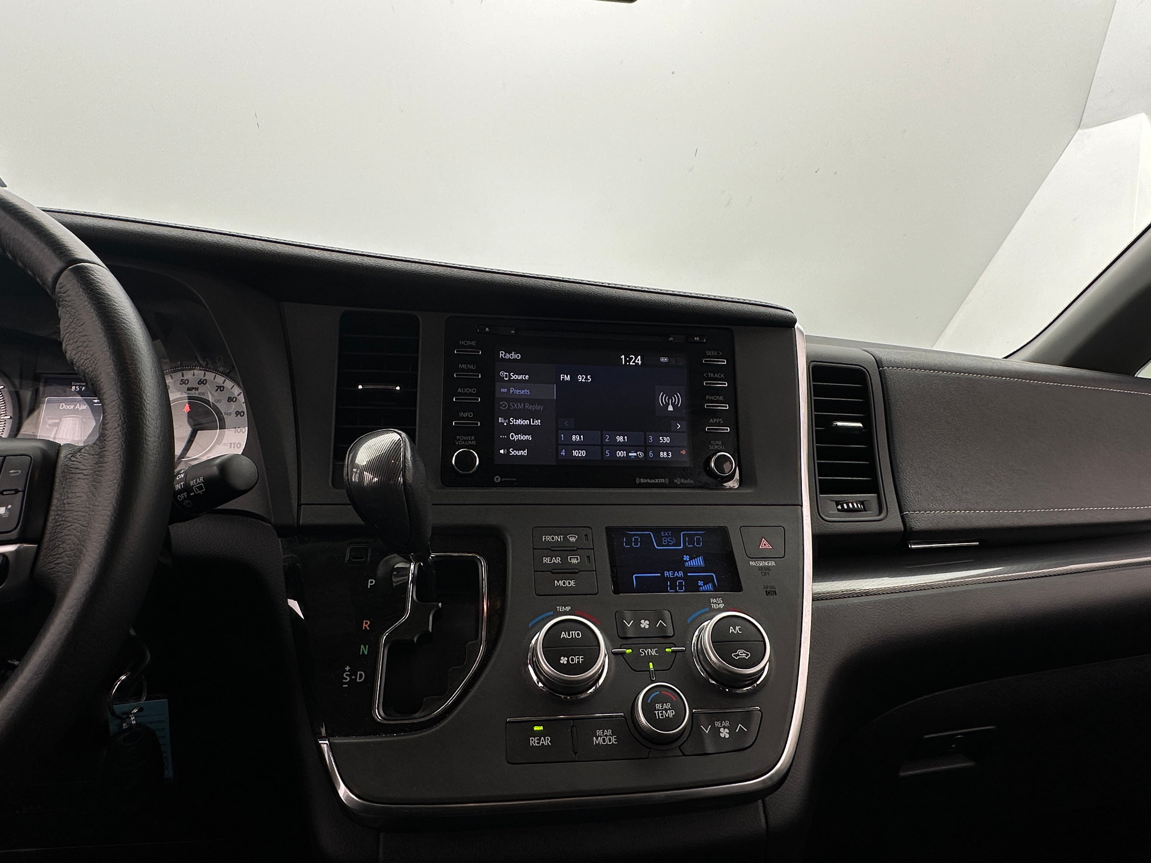 2018 Toyota Sienna SE 3