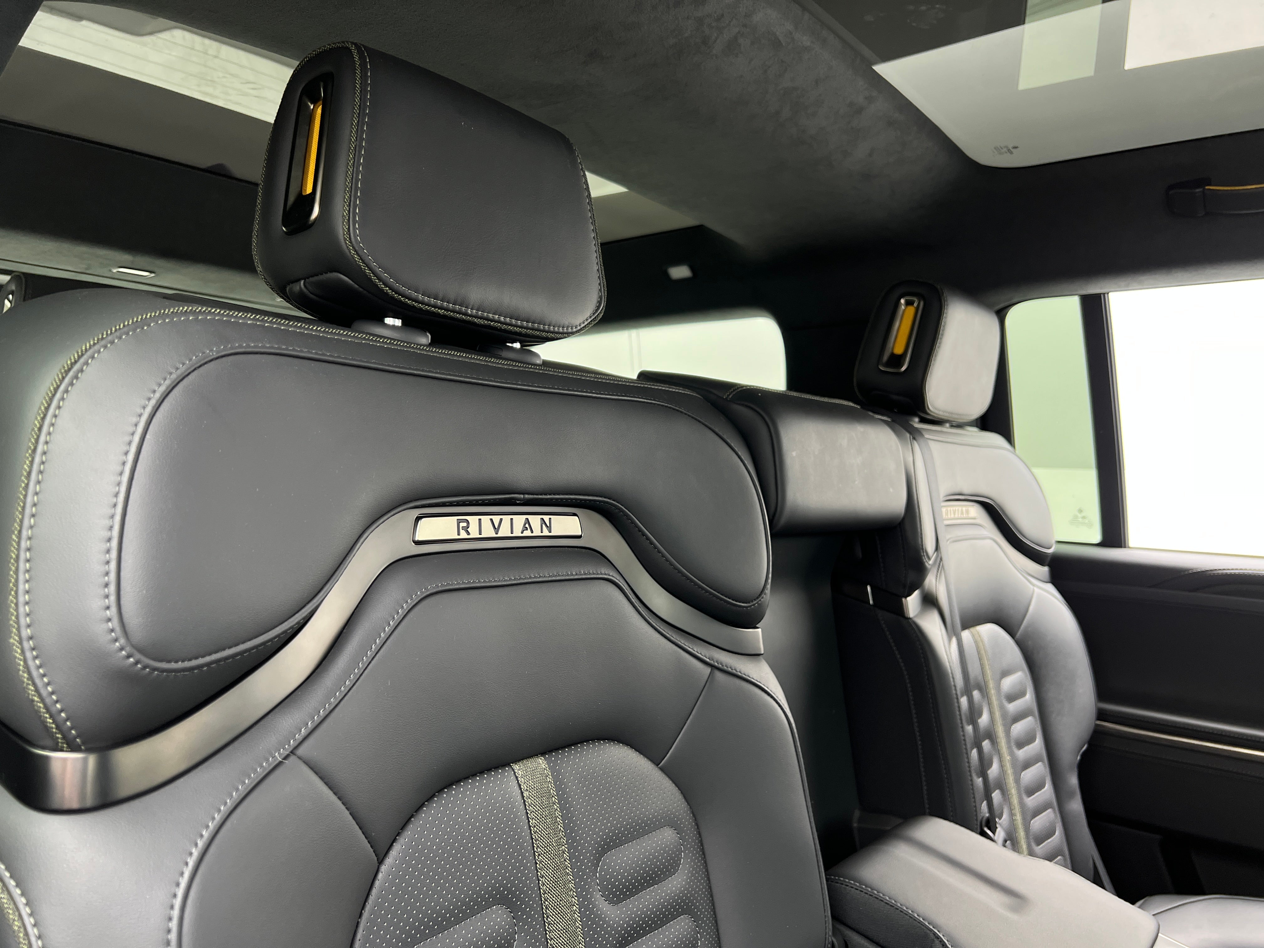 2025 Rivian R1S  5