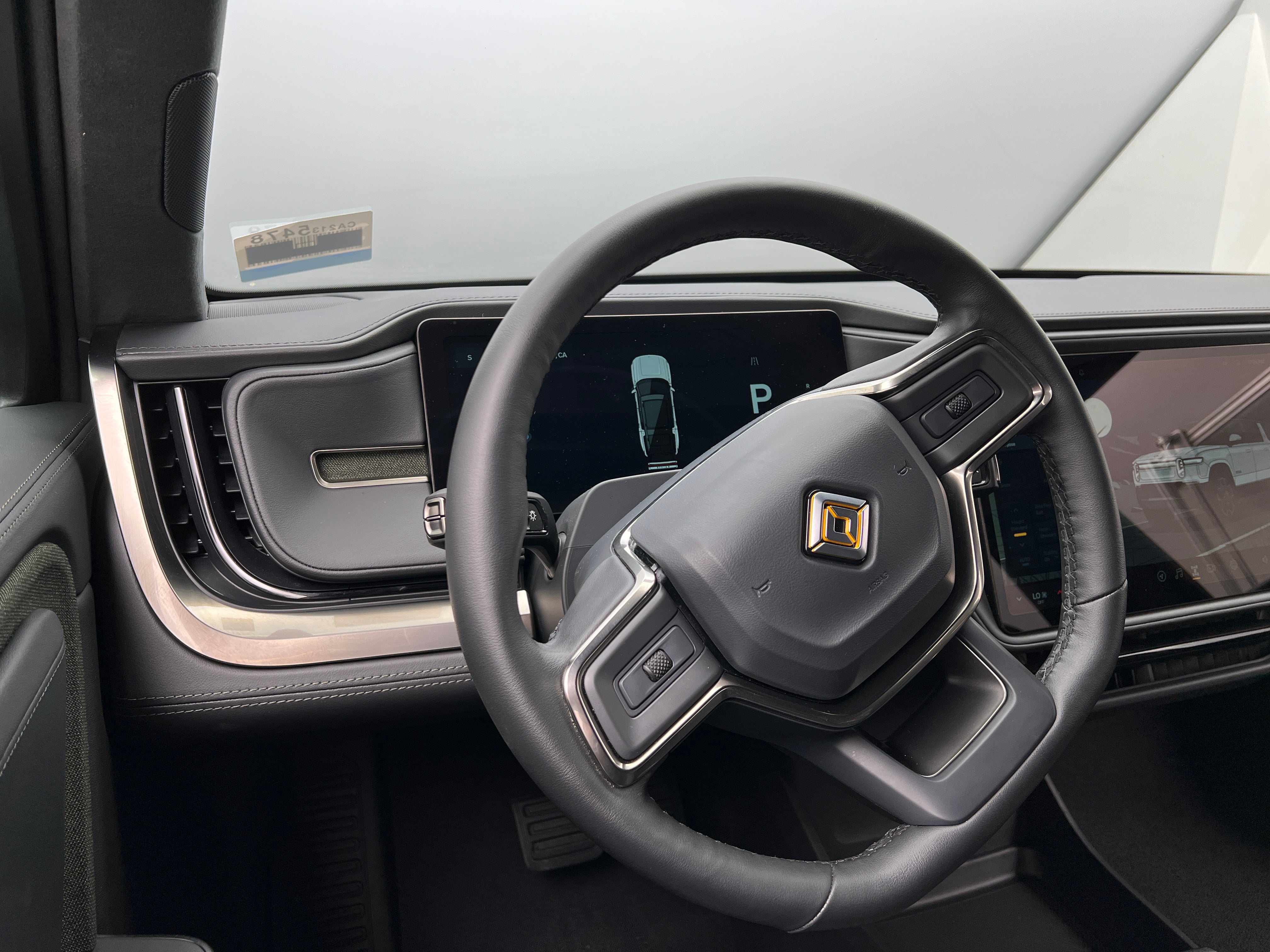 2025 Rivian R1S  4