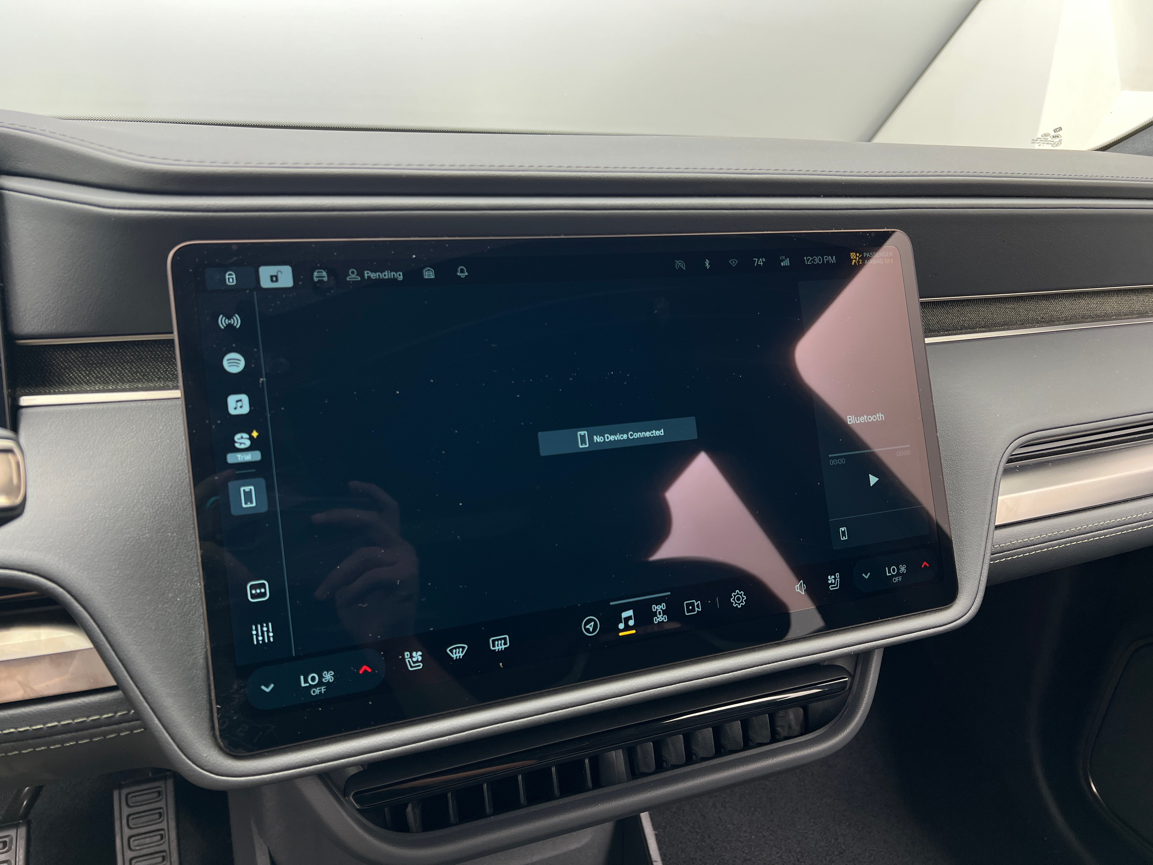 2025 Rivian R1S  3