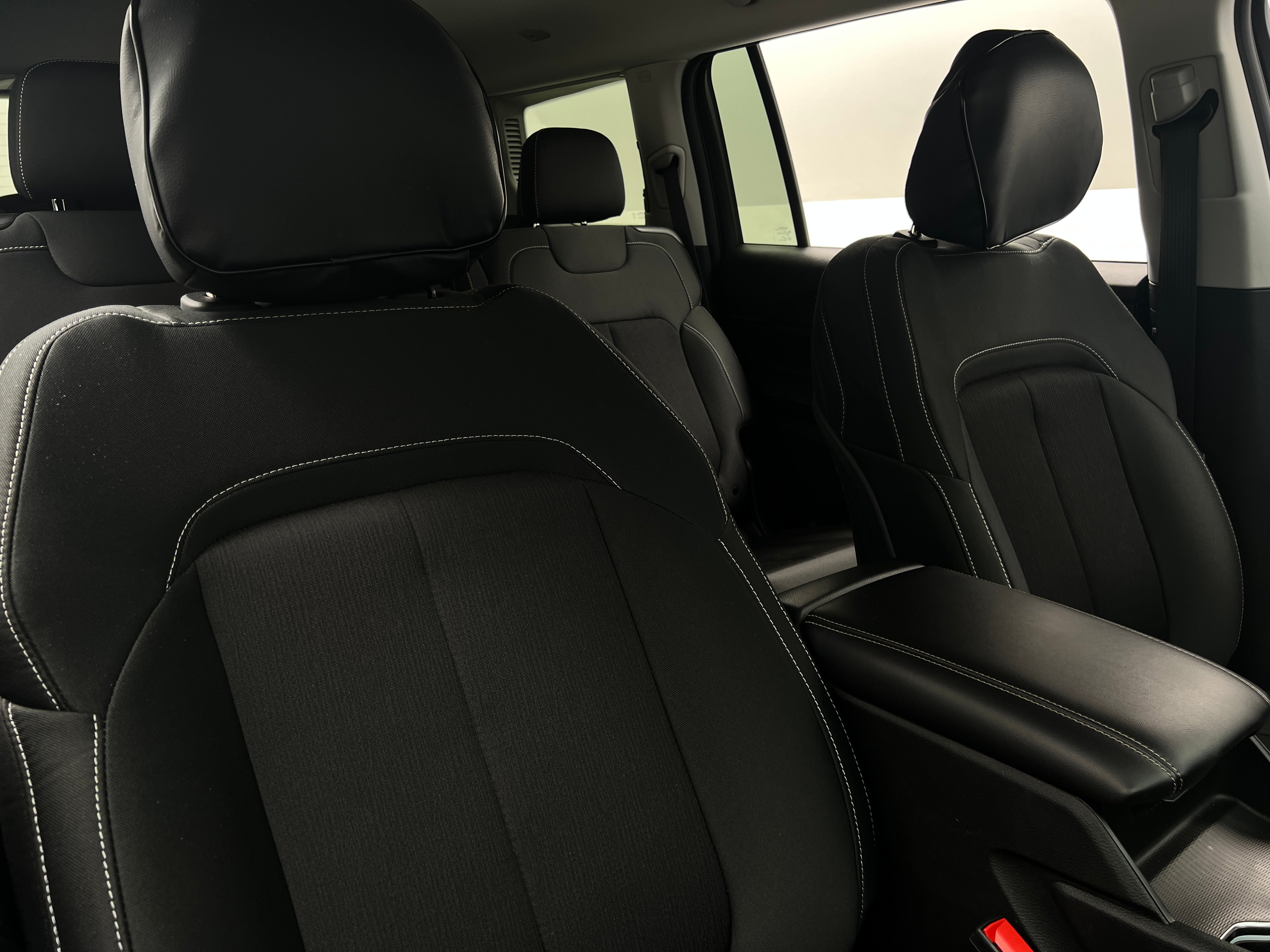 2024 Jeep Grand Cherokee L Laredo 2
