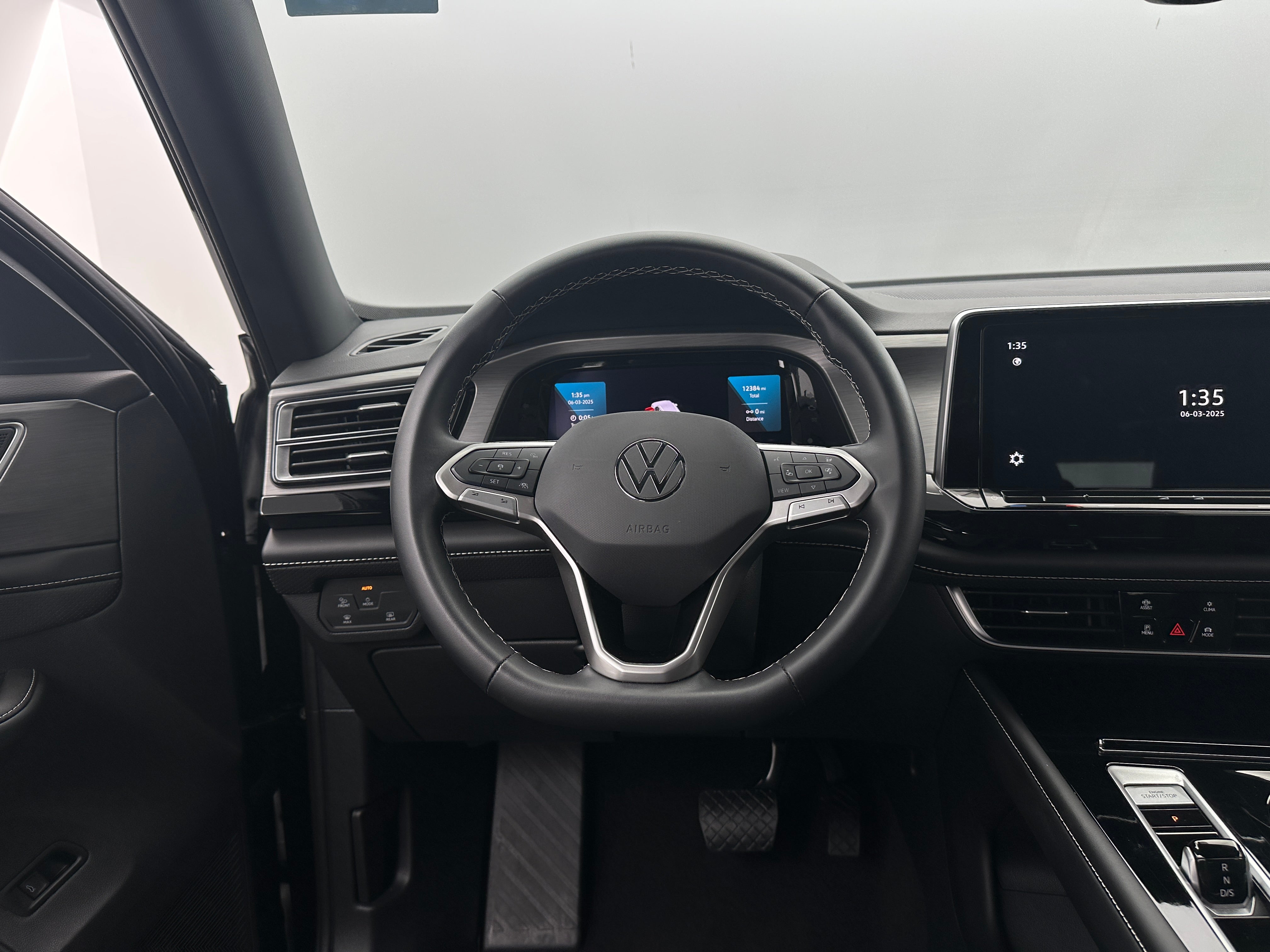 2024 Volkswagen Atlas SE 4