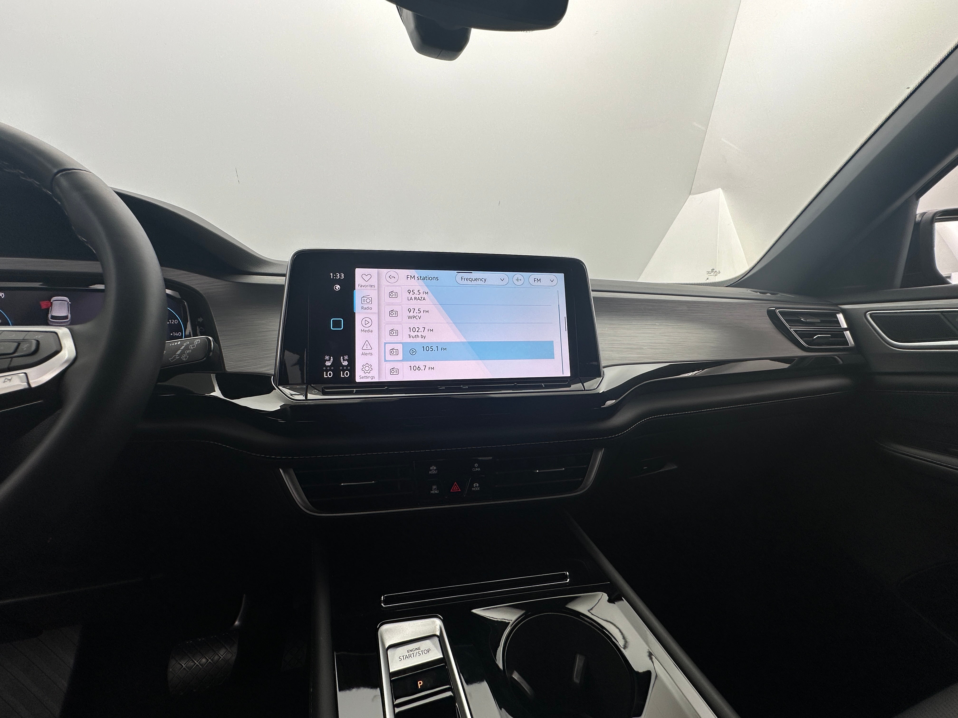2024 Volkswagen Atlas SE 3