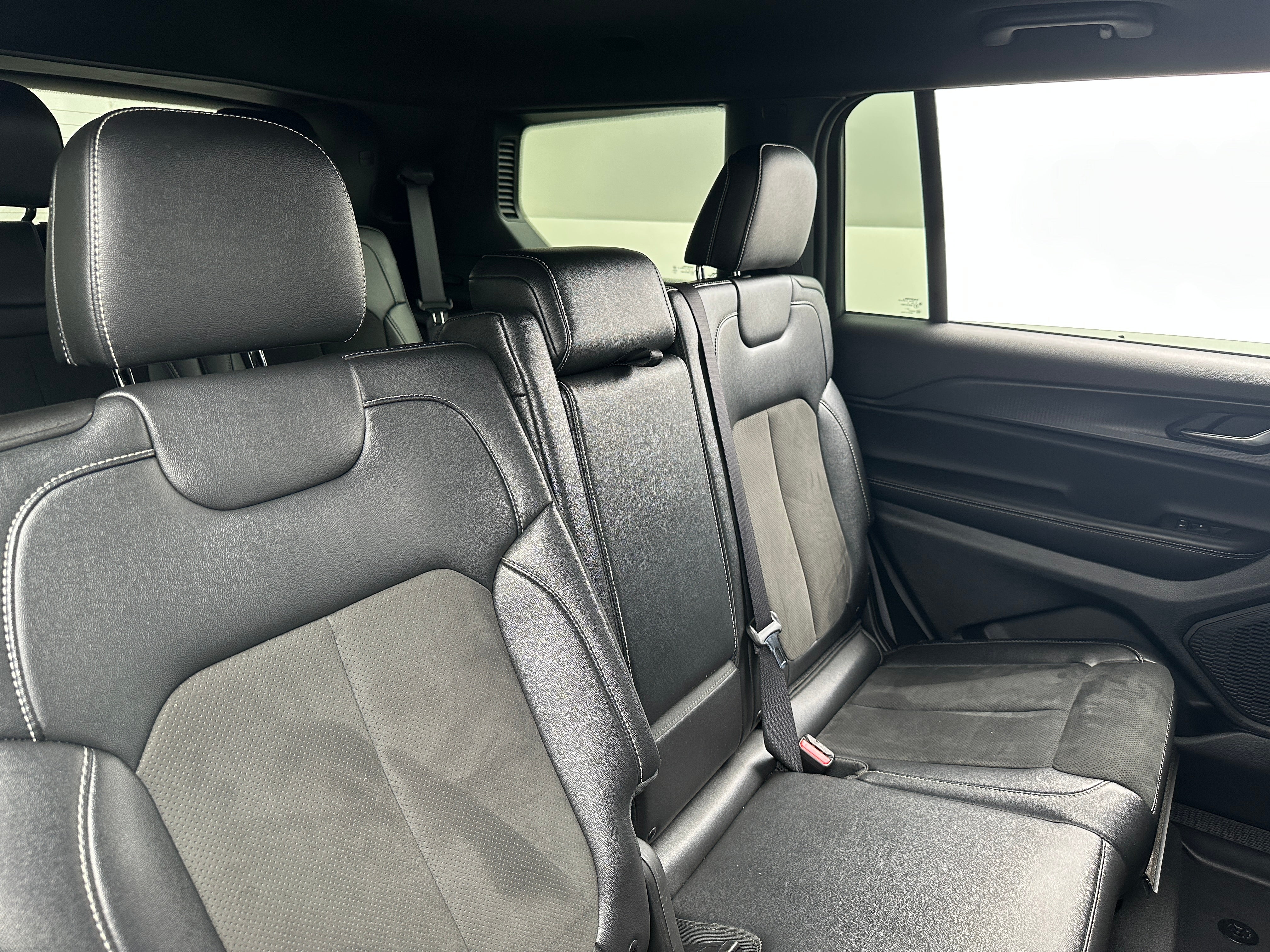 2024 Jeep Grand Cherokee L Laredo 5