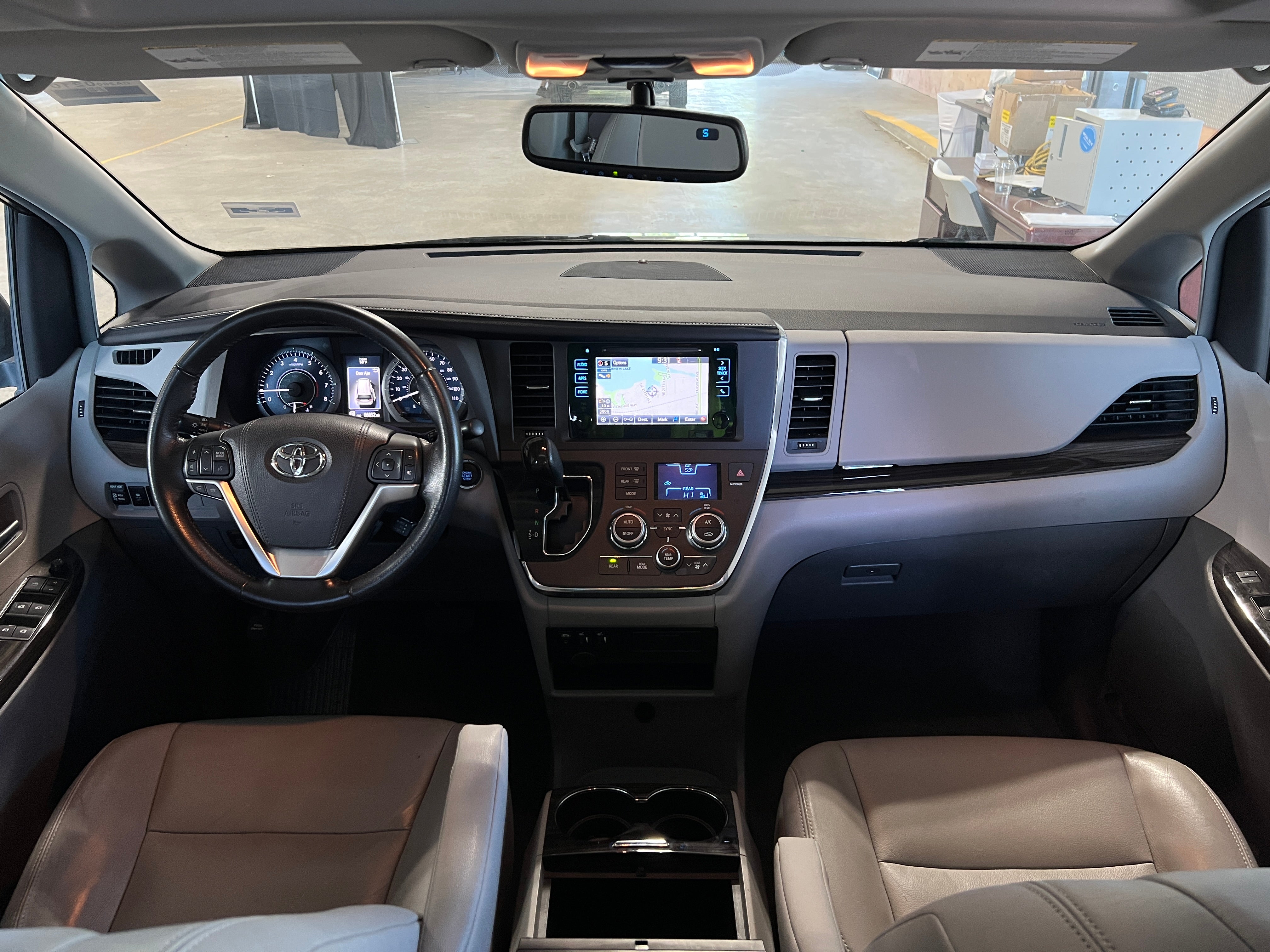 2015 Toyota Sienna XLE 2