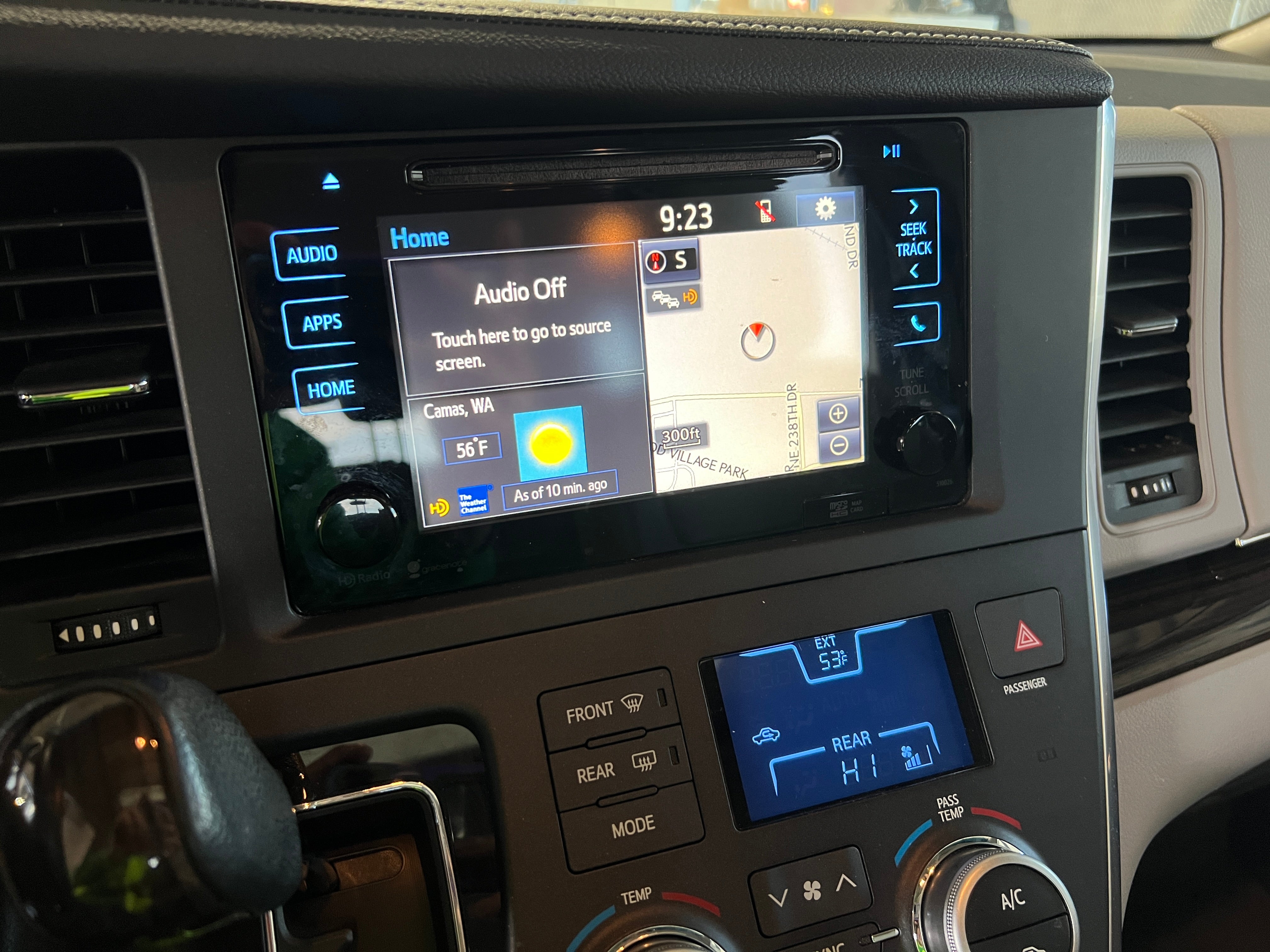 2015 Toyota Sienna XLE 3