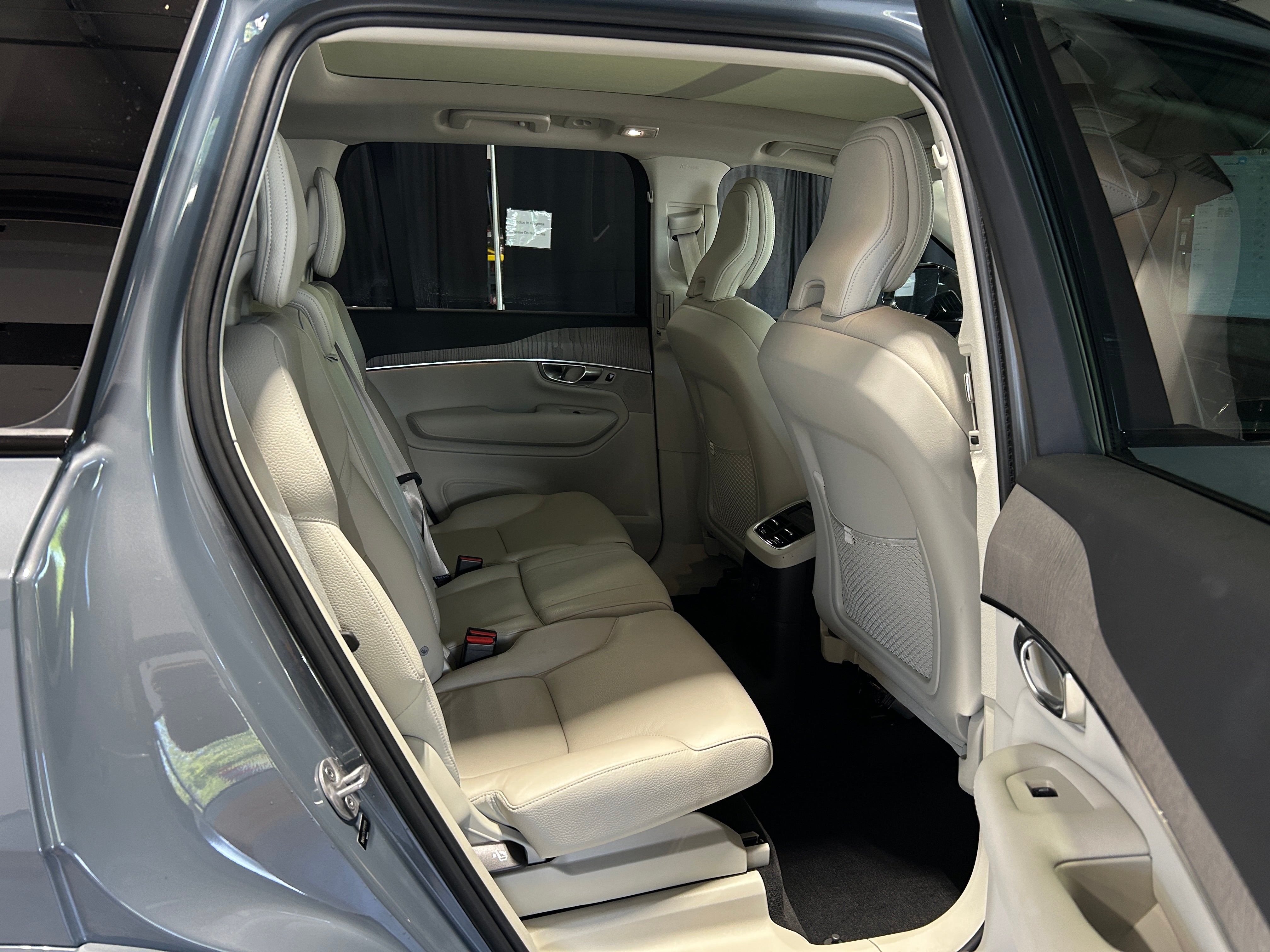 2023 Volvo XC90 T8 Plus 5