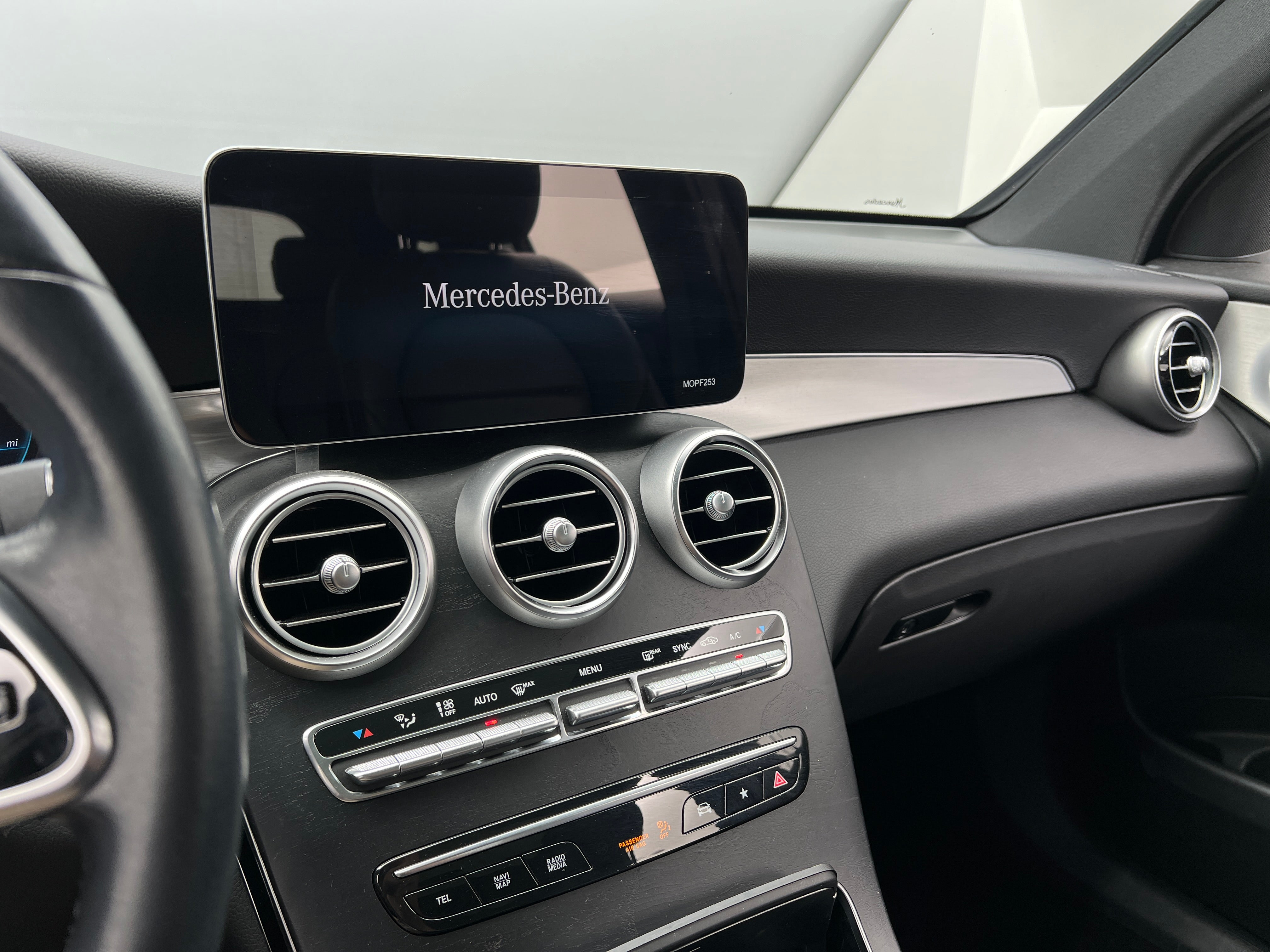2021 Mercedes-Benz GLC 300 3
