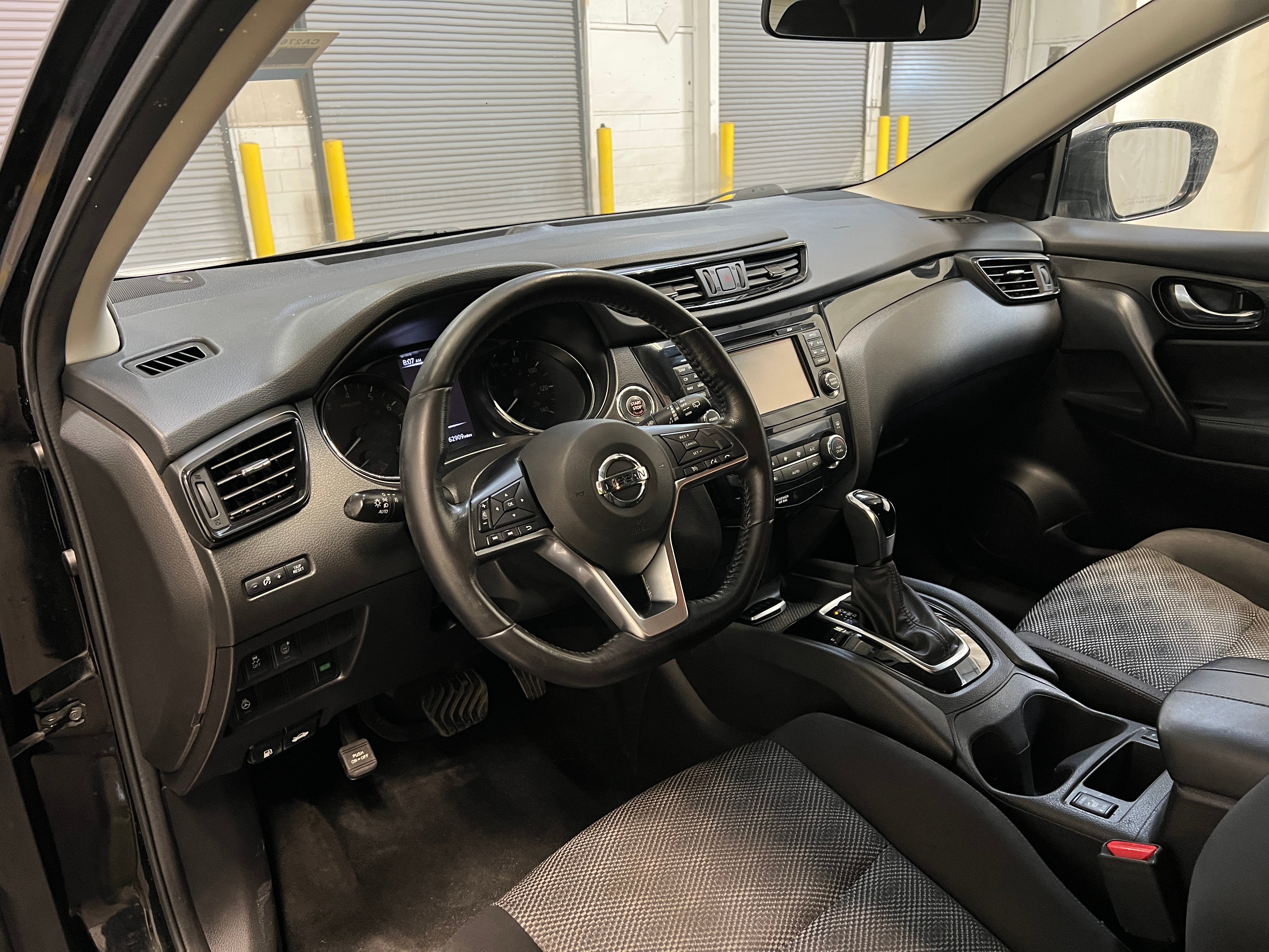 2017 Nissan Rogue Sport SV 3