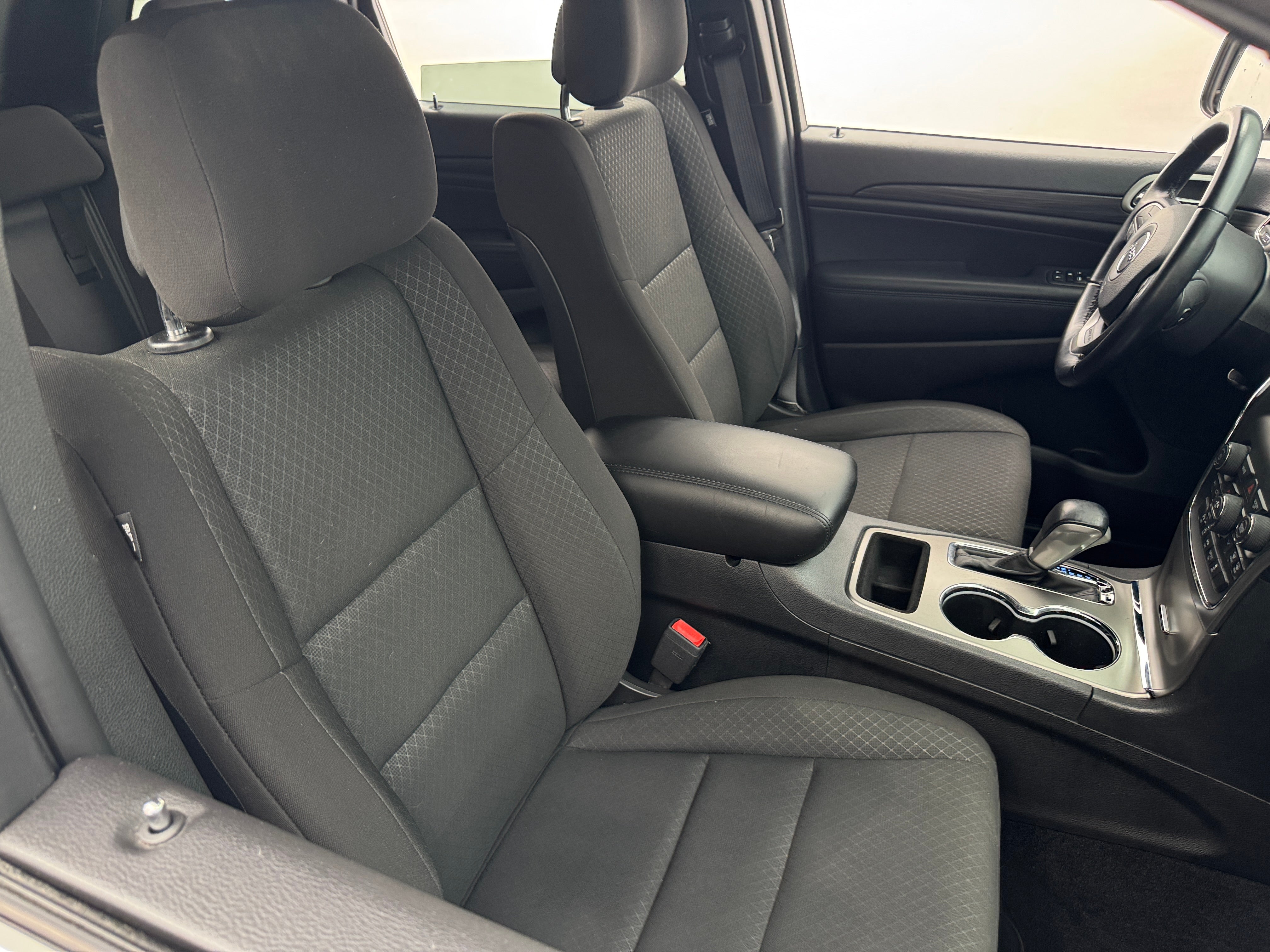 2021 Jeep Grand Cherokee Laredo 2