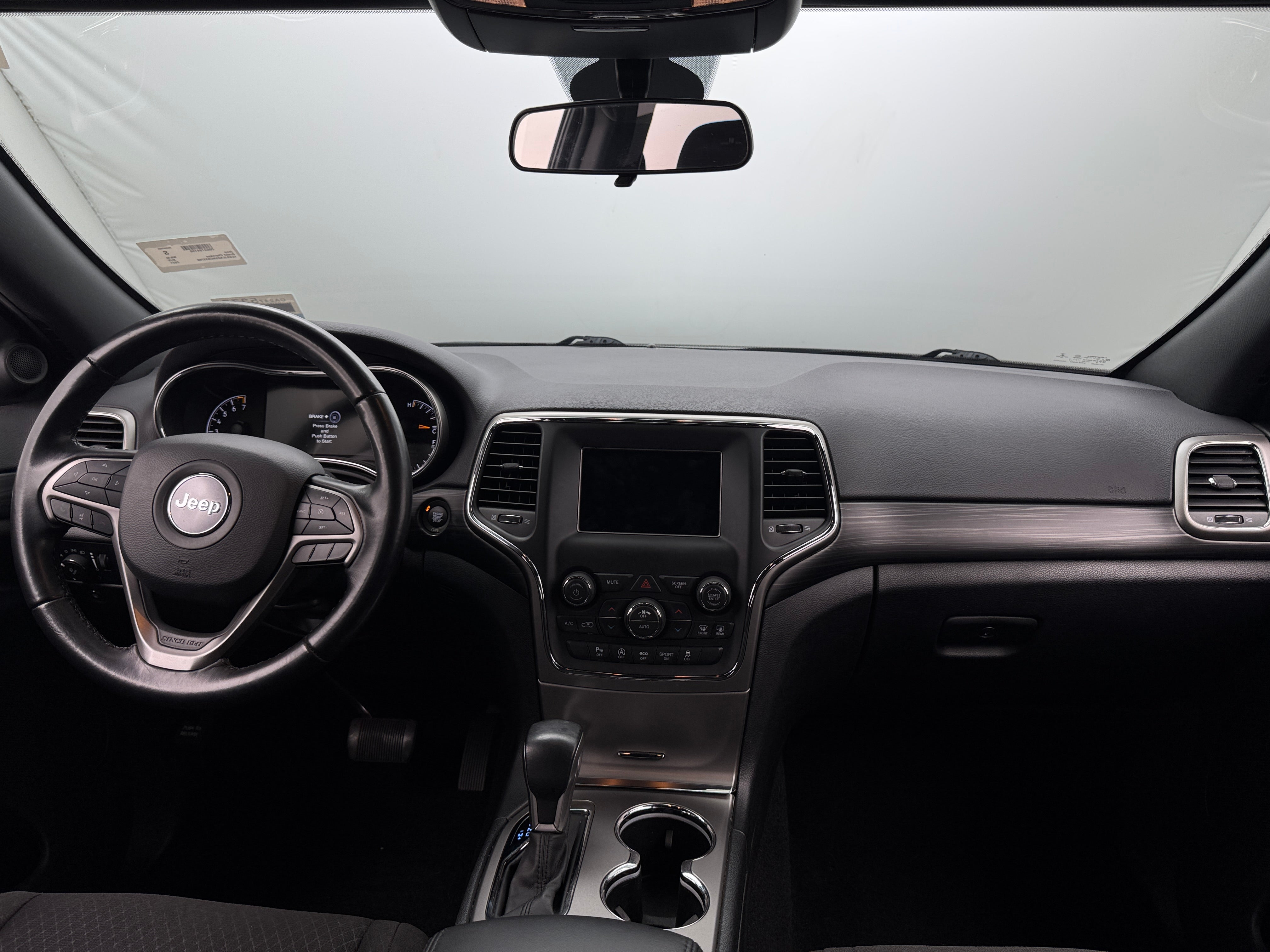 2021 Jeep Grand Cherokee Laredo 3