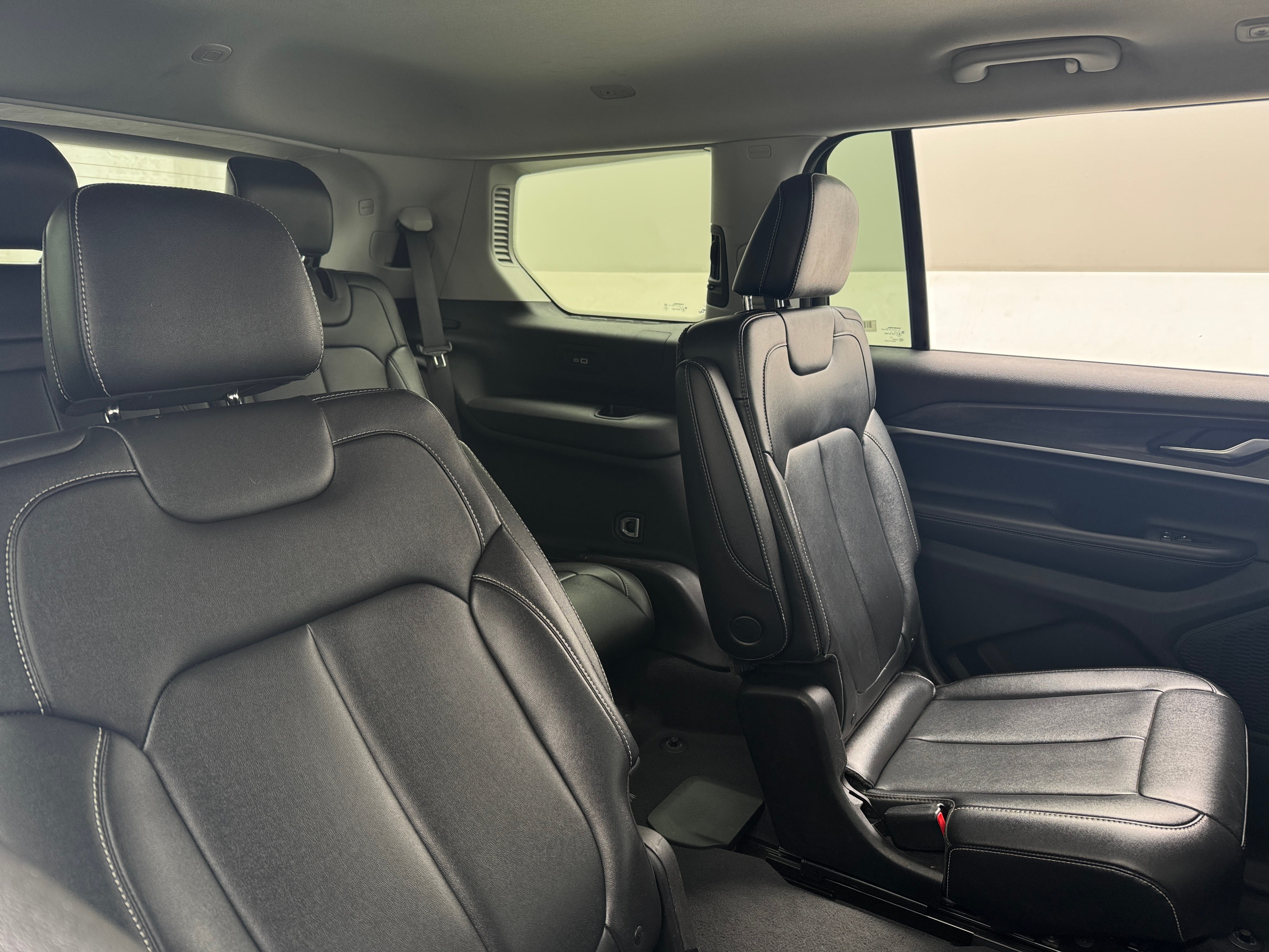 2023 Jeep Grand Cherokee L Limited Edition 5