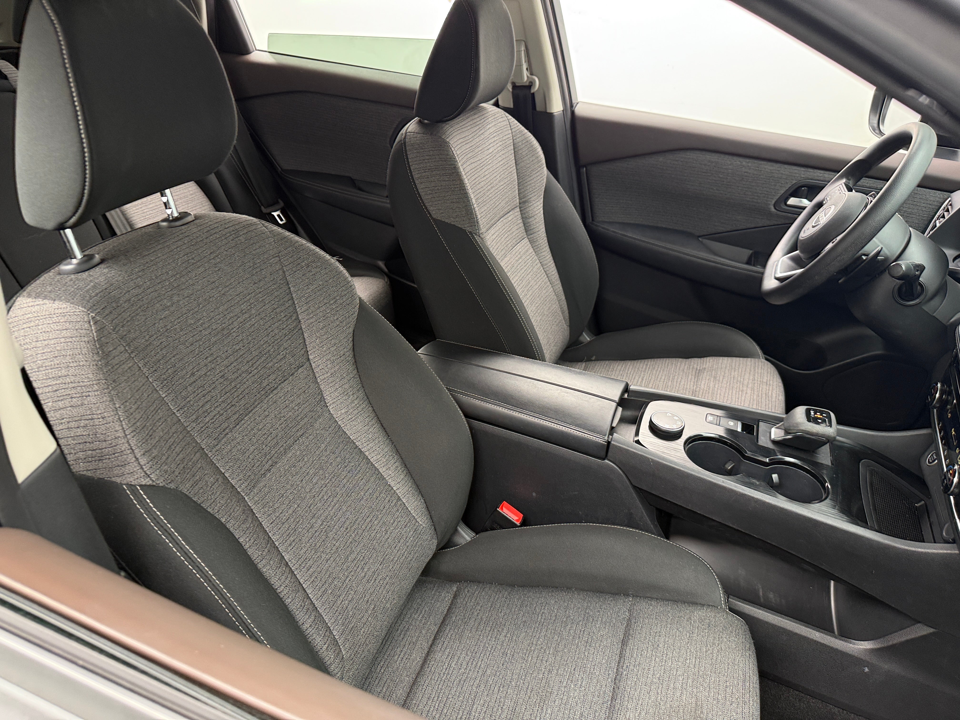 2022 Nissan Rogue SV 2