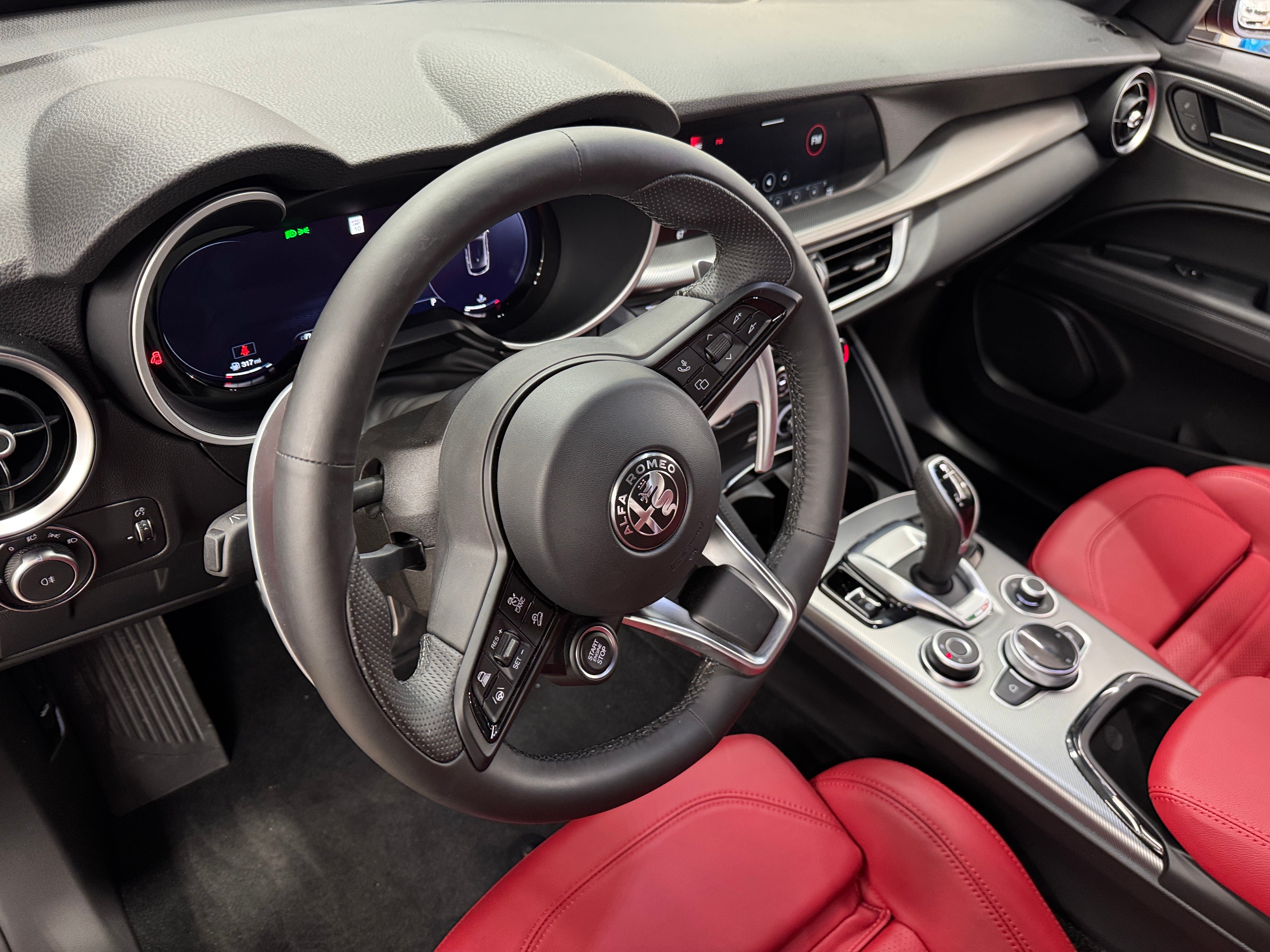 2024 Alfa Romeo Stelvio  2