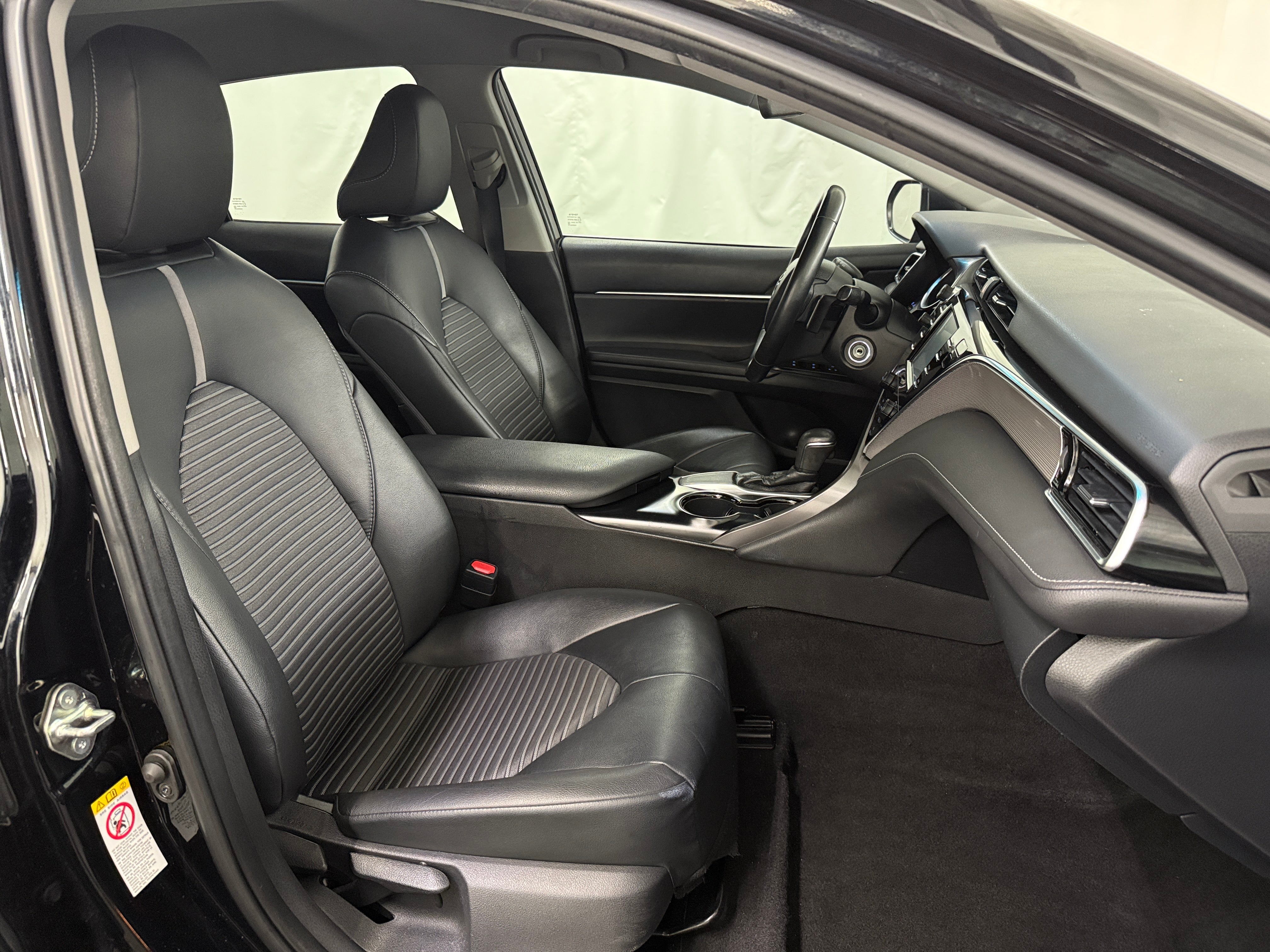 2018 Toyota Camry SE 2