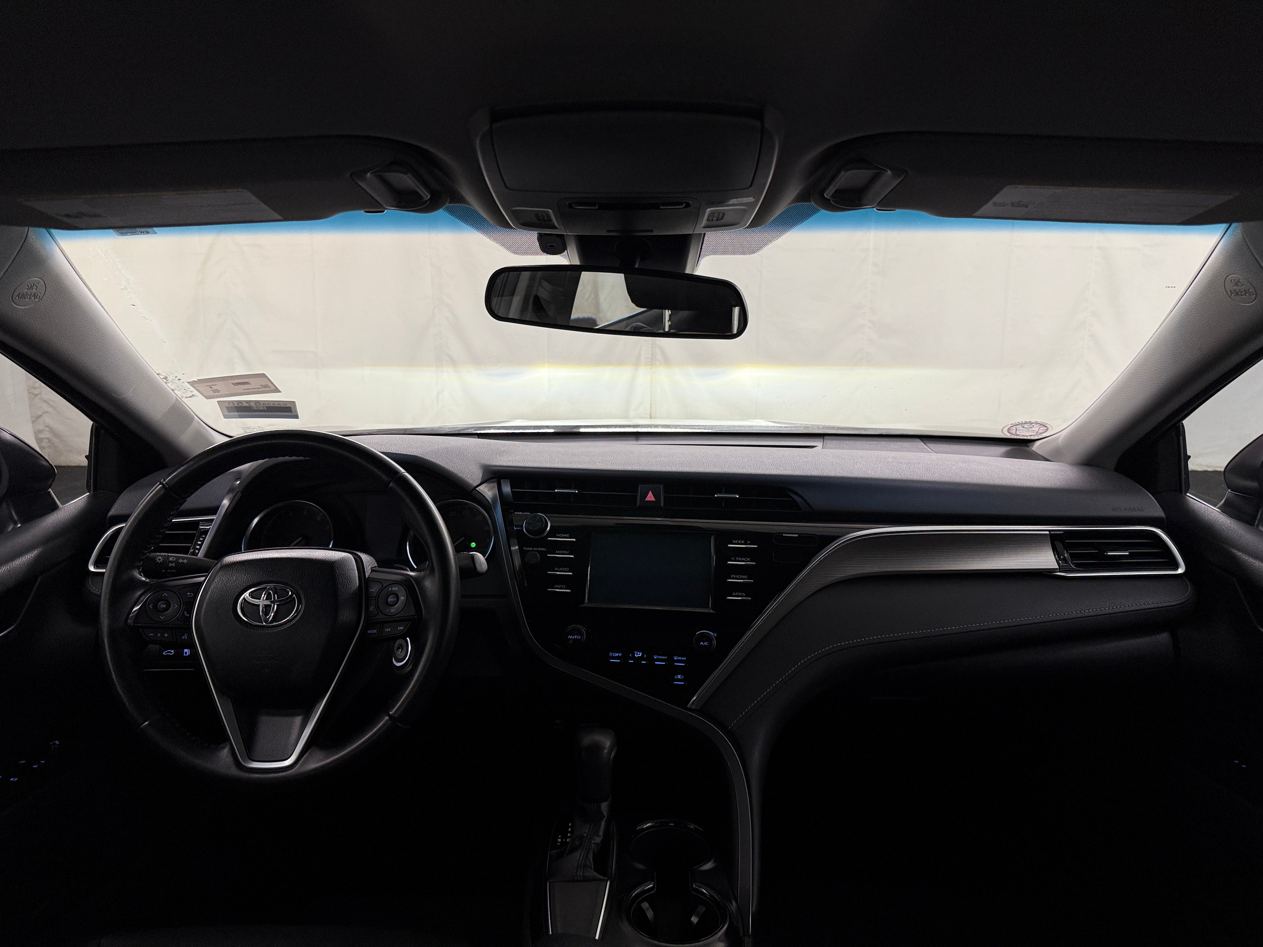 2018 Toyota Camry SE 3