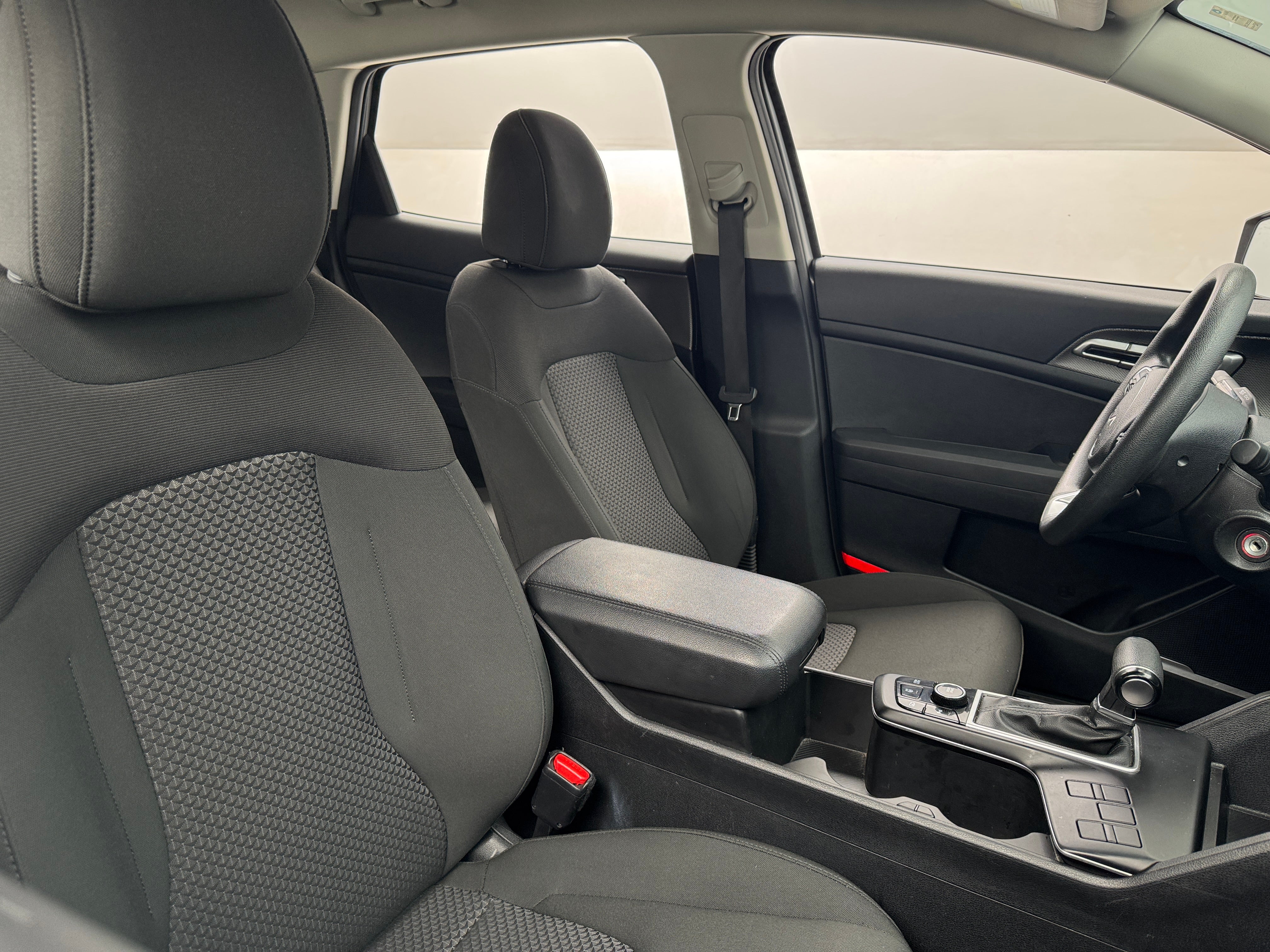 2023 Kia Sportage LX 2