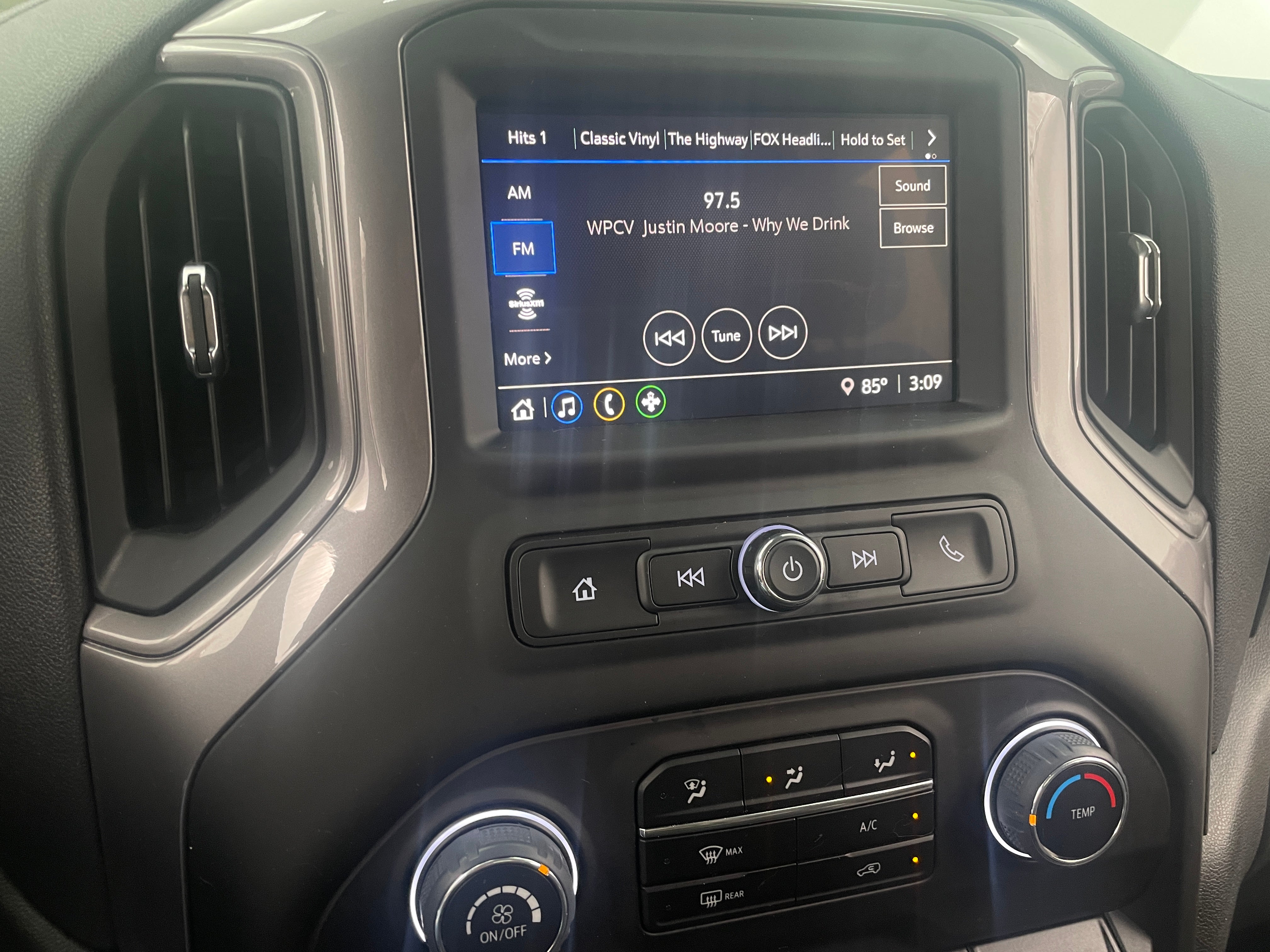 2023 Chevrolet Silverado 1500 Custom 4