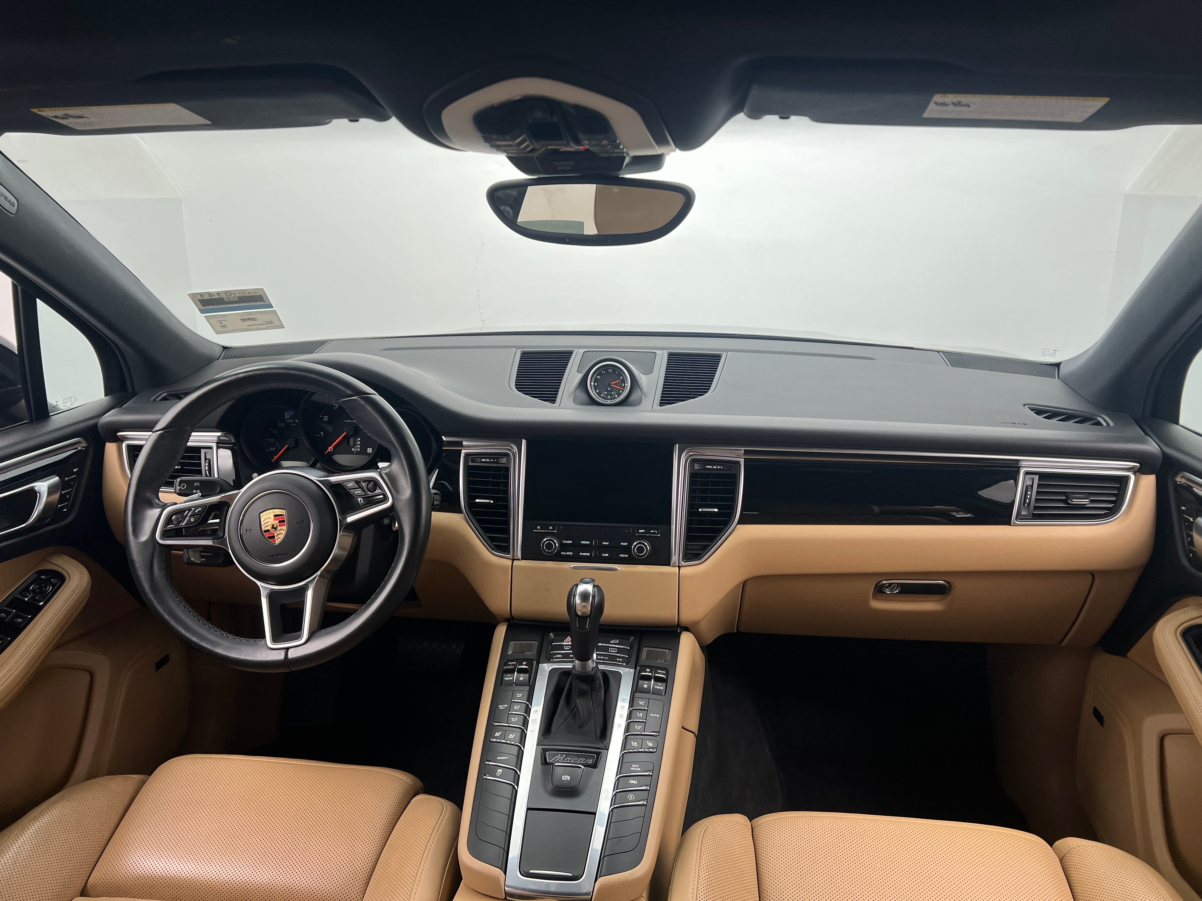 2017 Porsche Macan Base 2