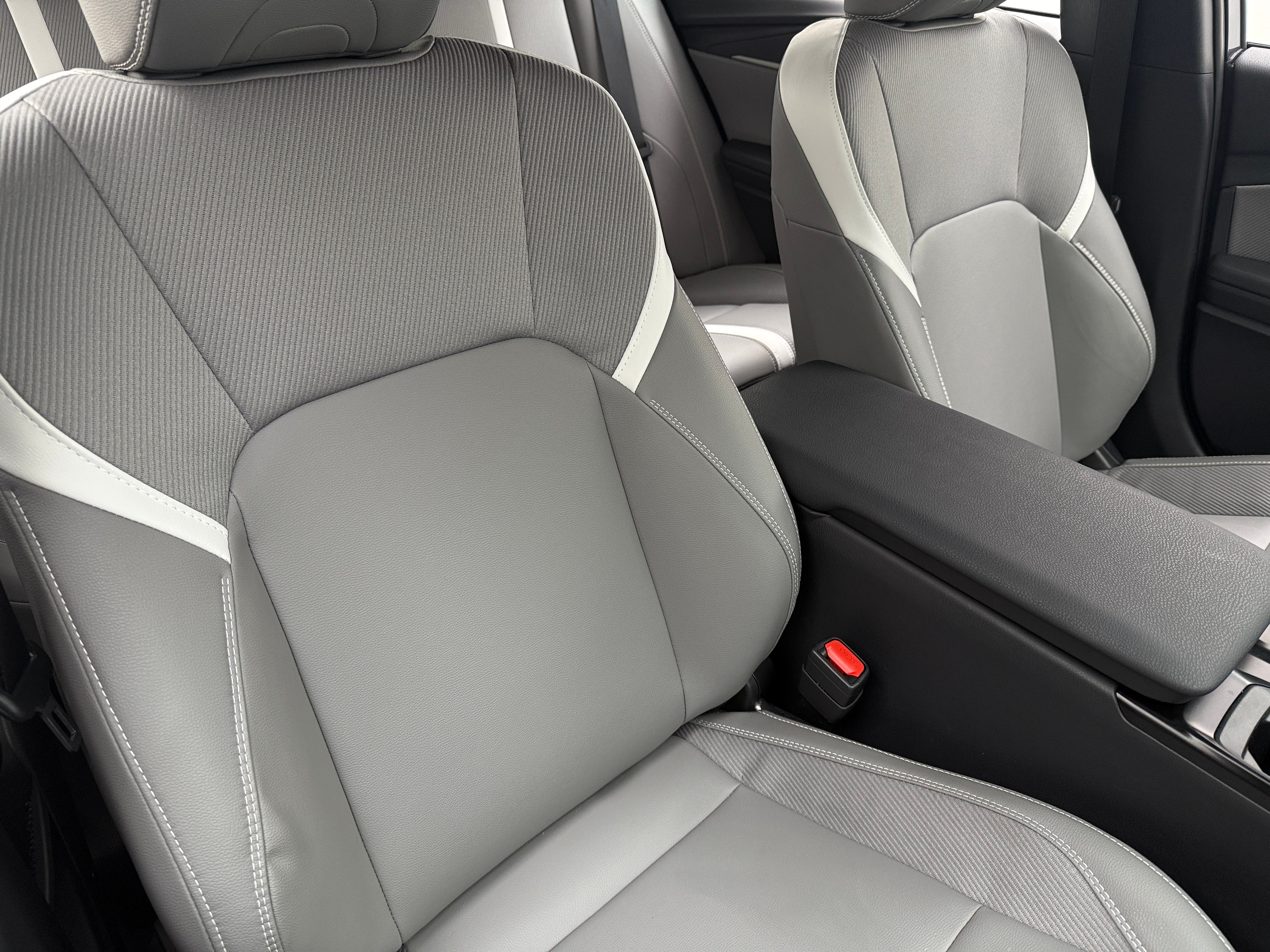 2025 Toyota Camry SE 2
