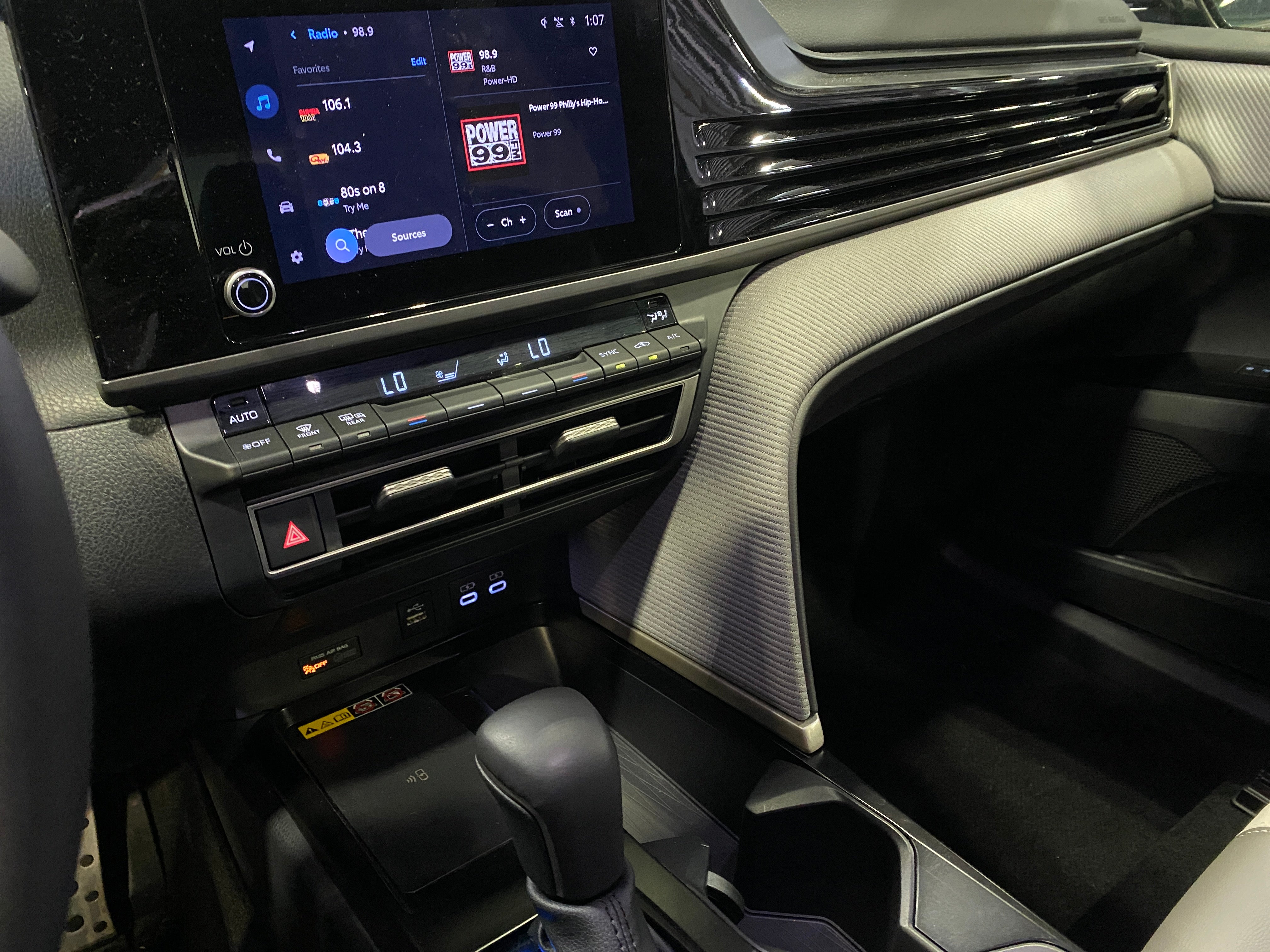 2025 Toyota Camry SE 4