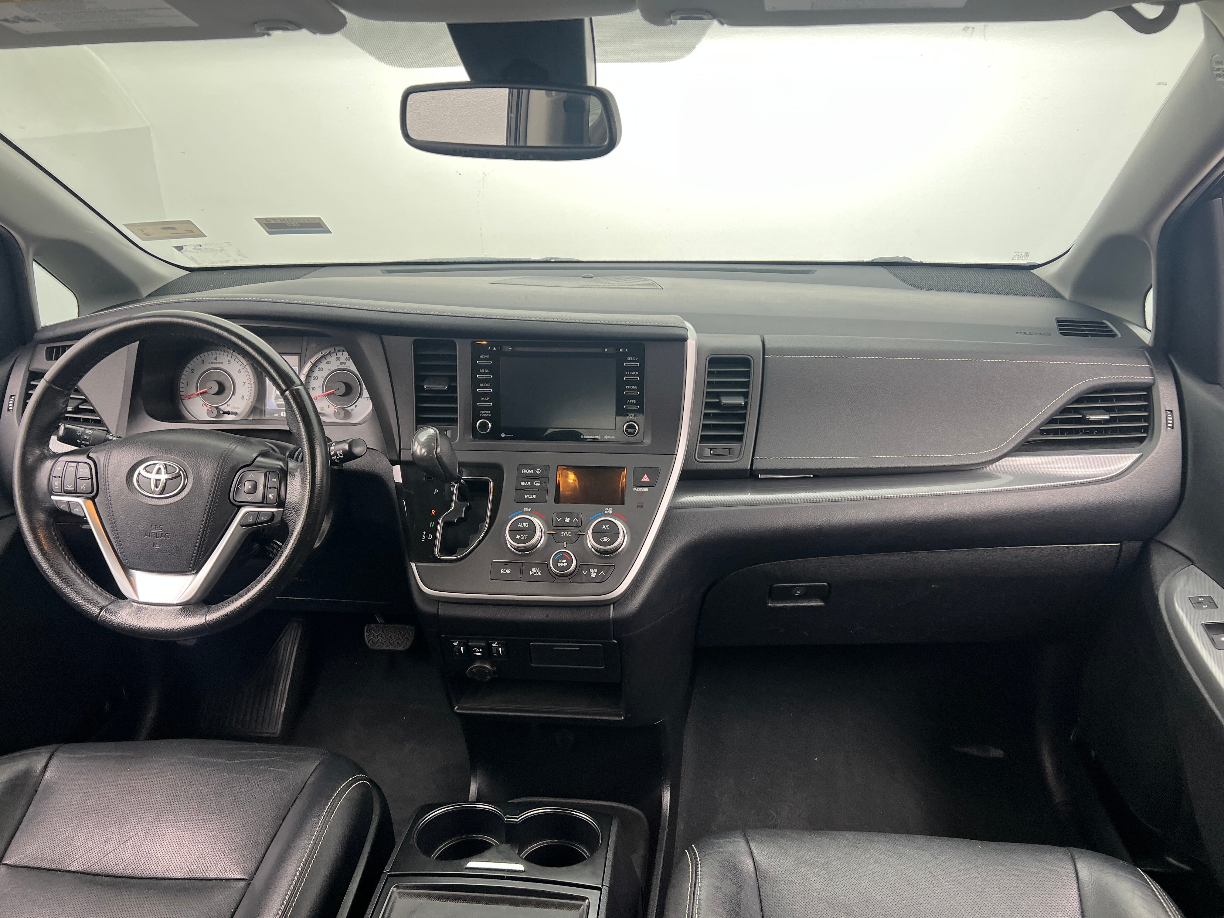 2020 Toyota Sienna SE 2