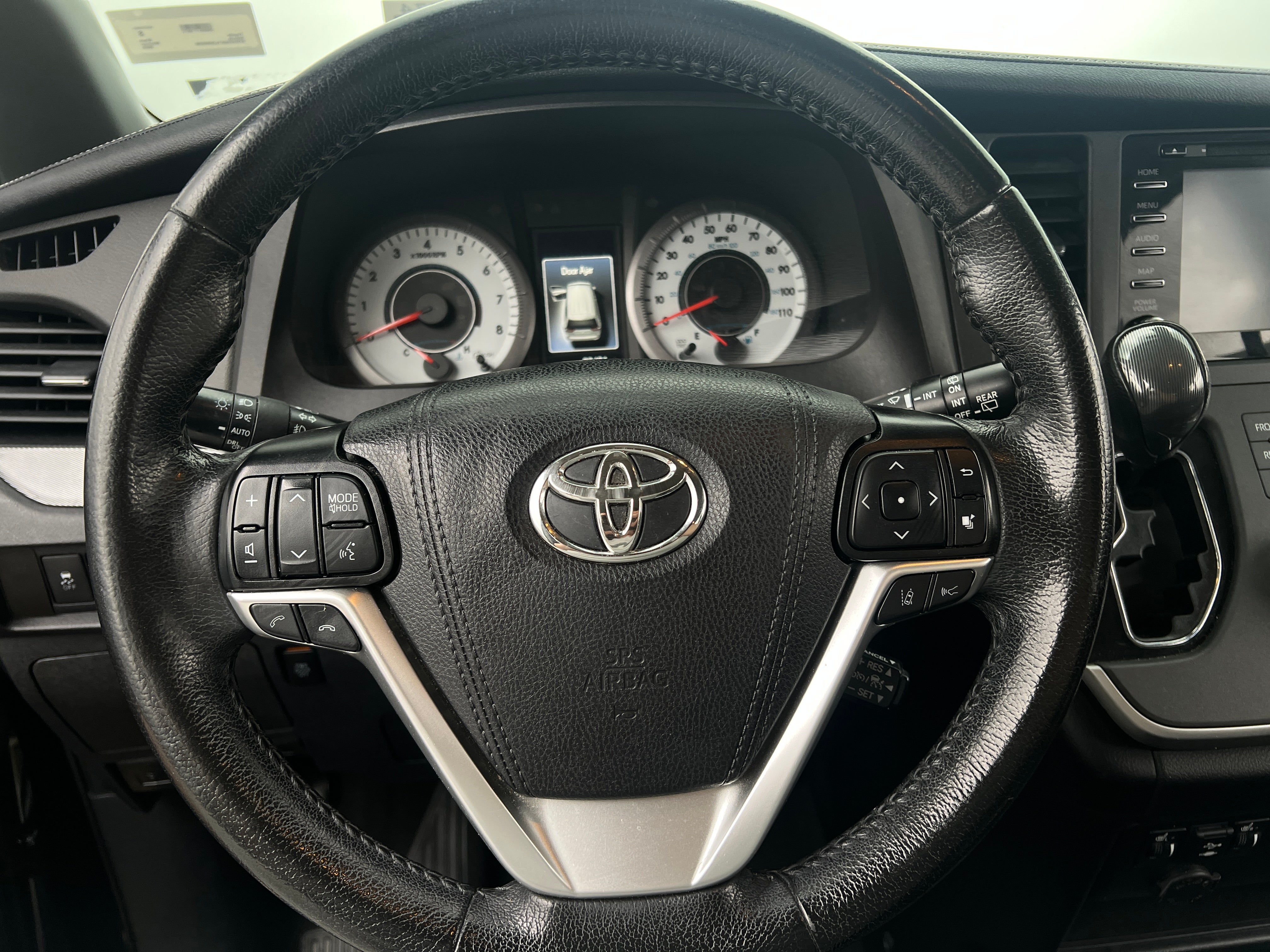 2020 Toyota Sienna SE 4