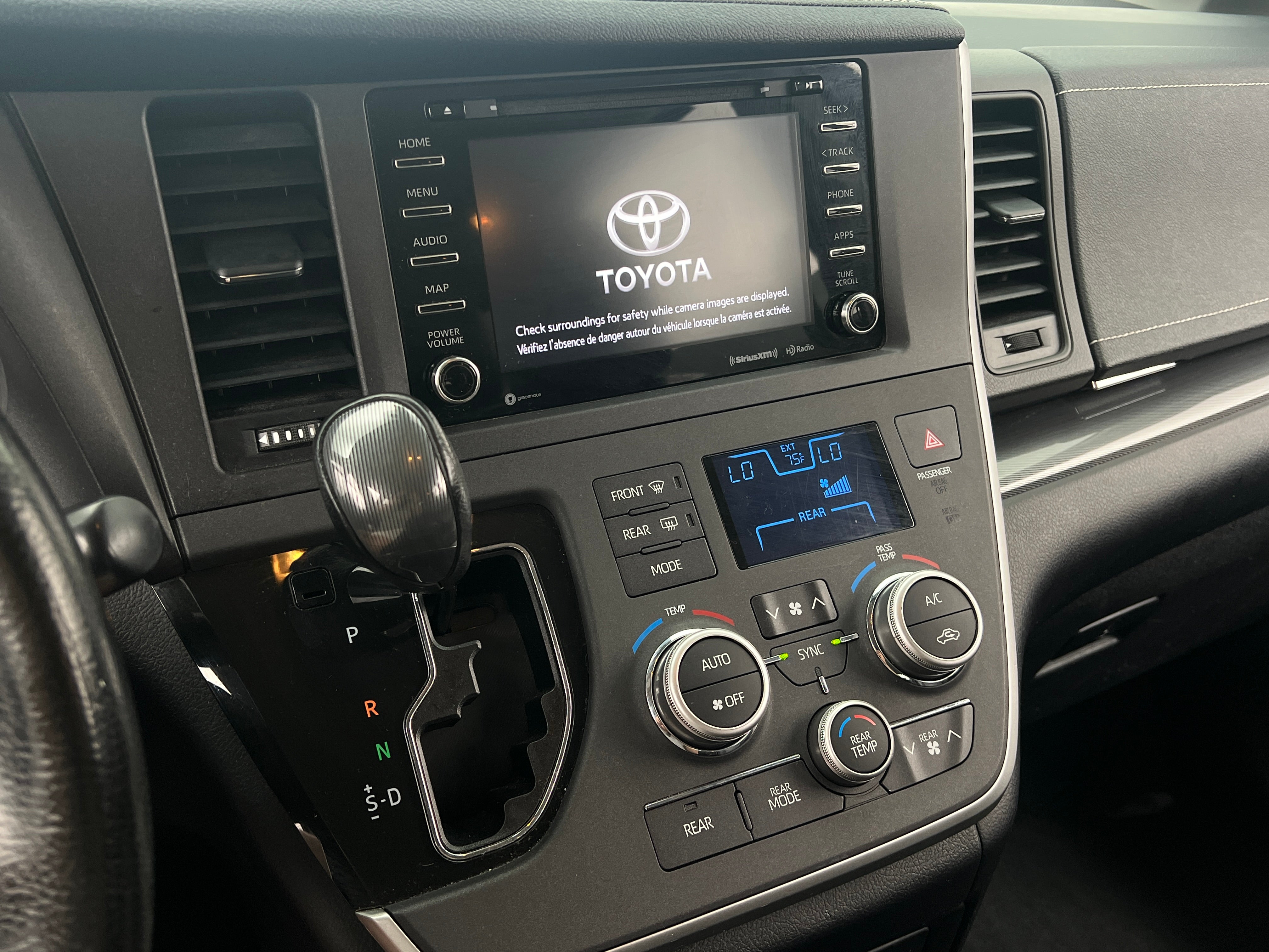 2020 Toyota Sienna SE 3