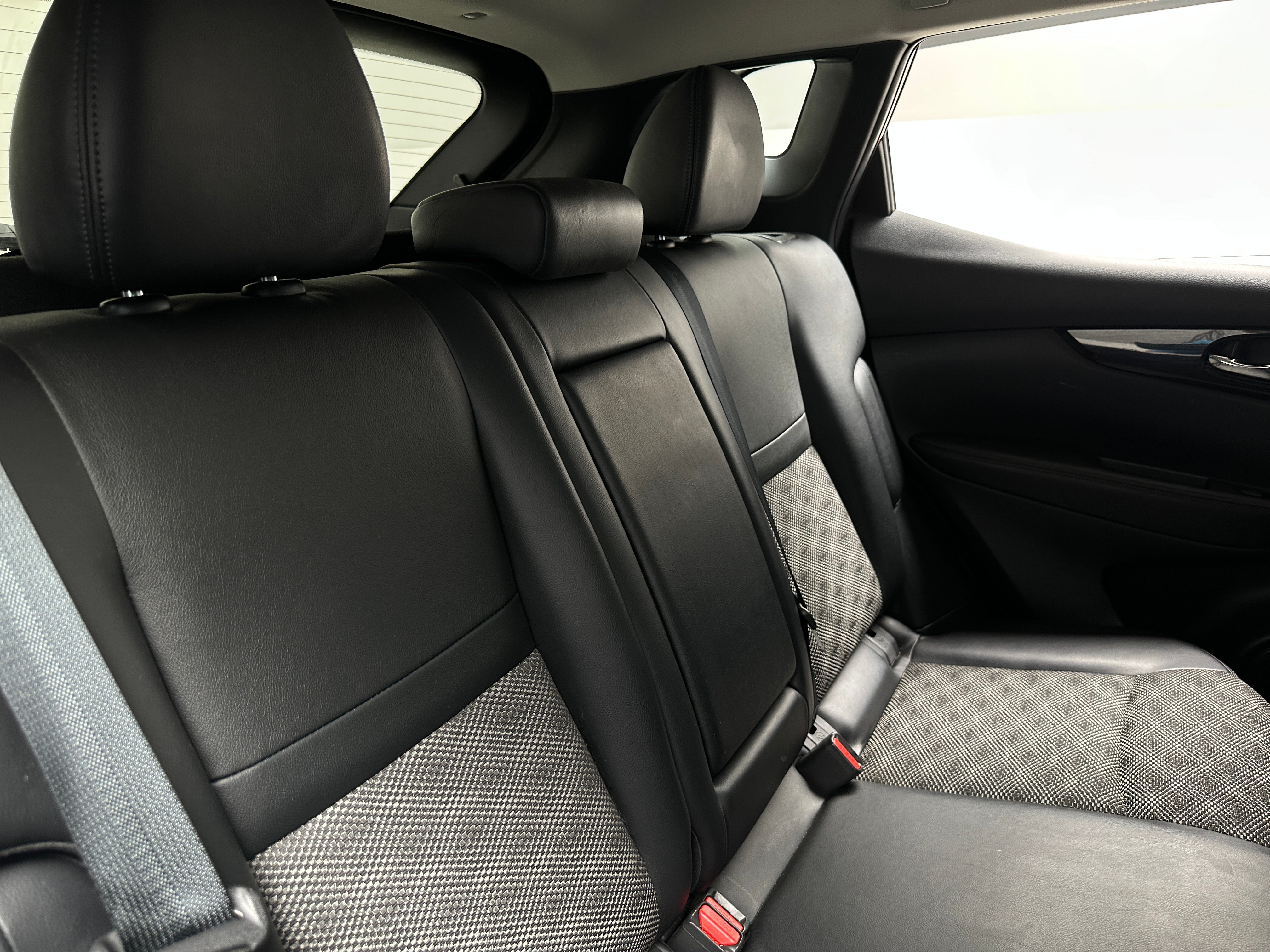 2021 Nissan Rogue Sport SV 6
