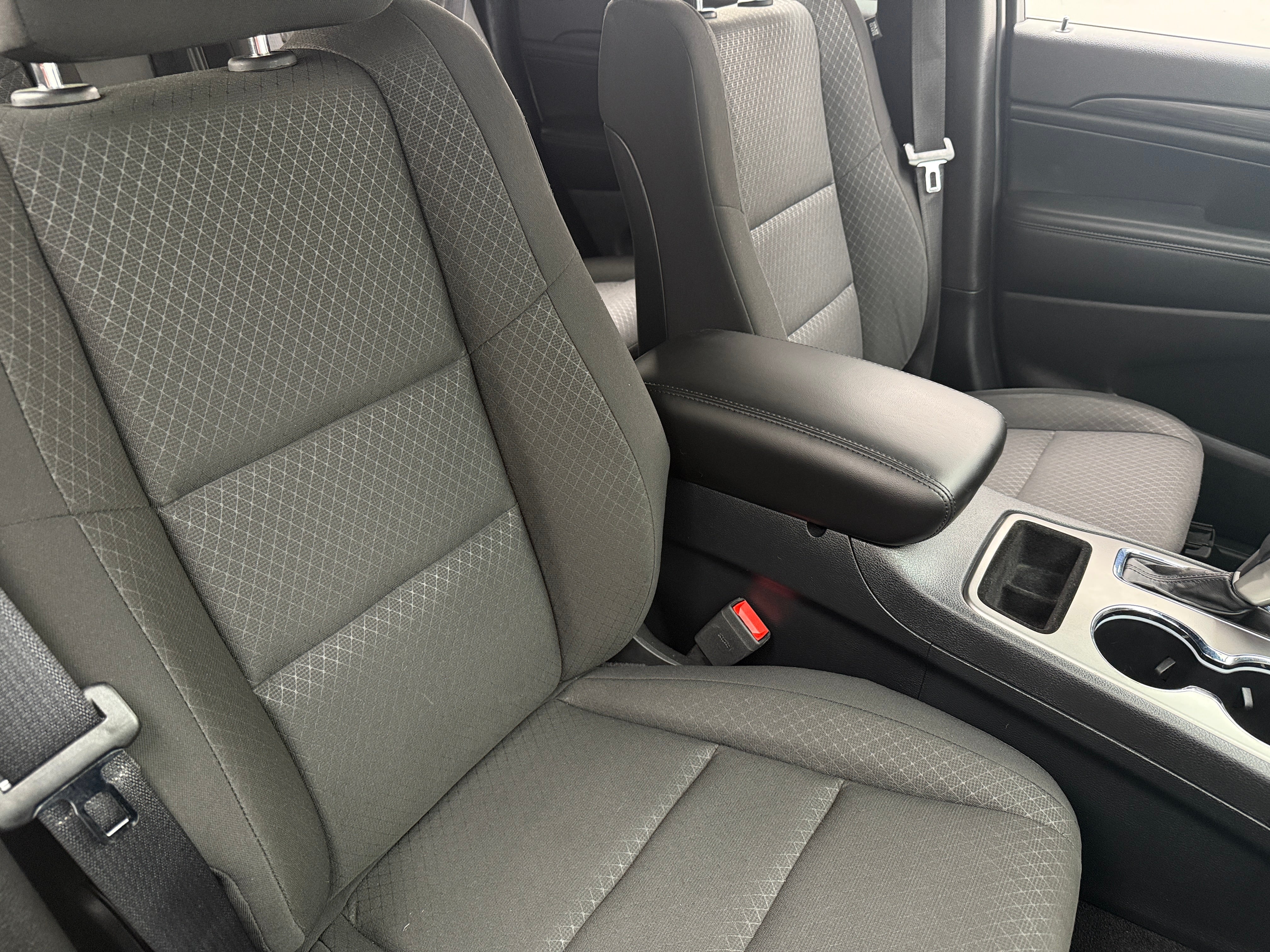 2020 Jeep Grand Cherokee Laredo 2