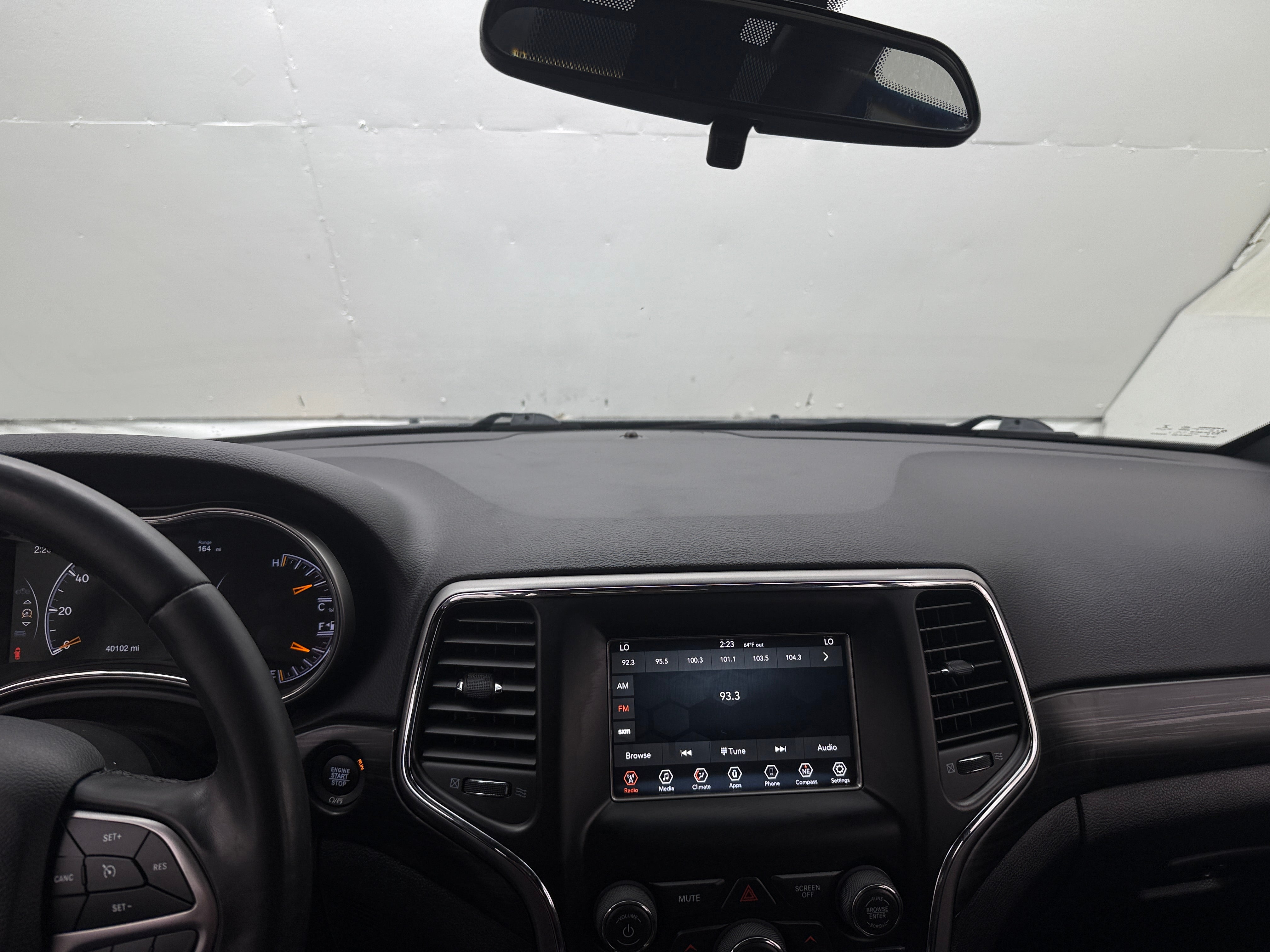 2020 Jeep Grand Cherokee Laredo 3