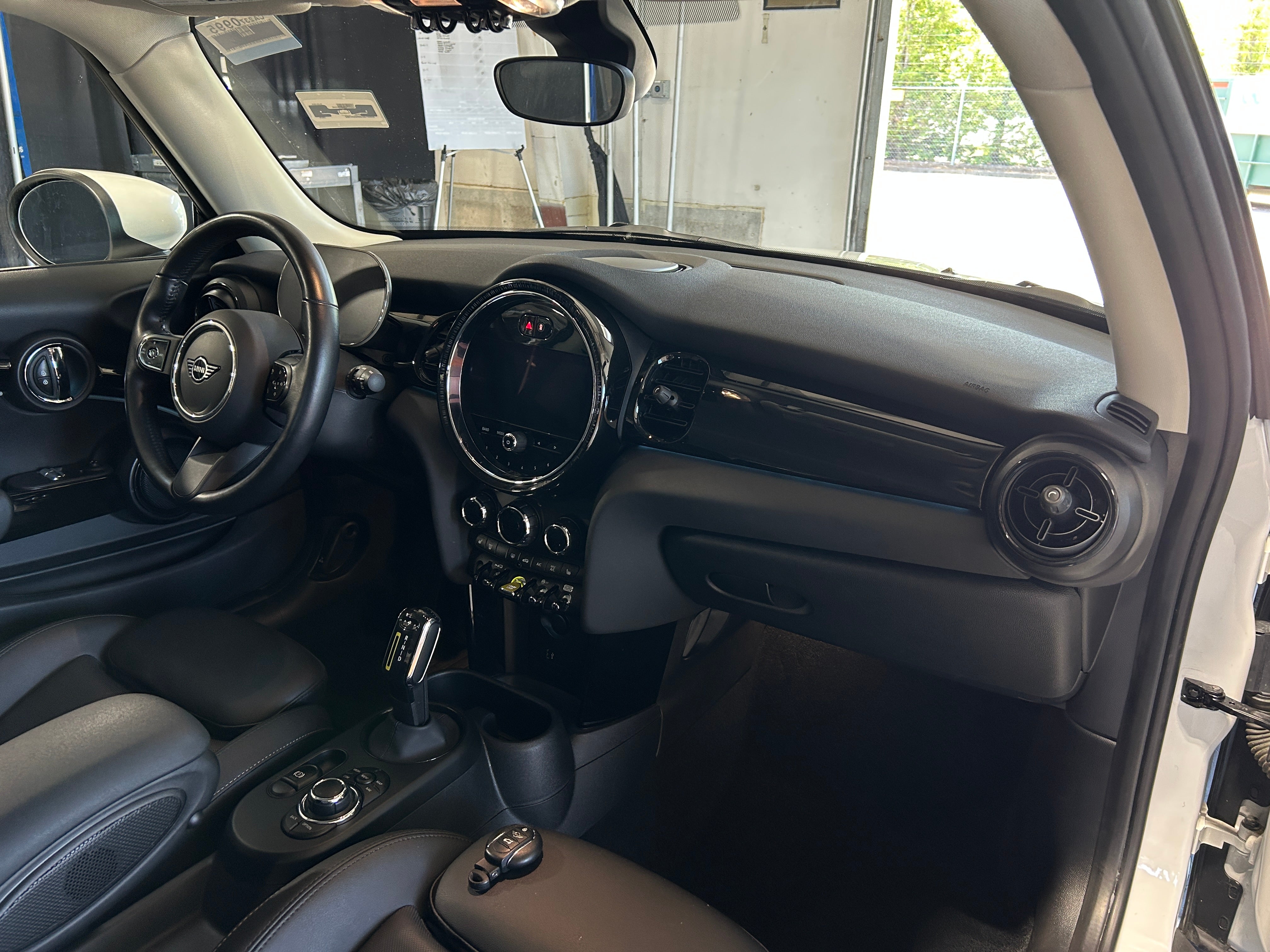 2024 MINI Cooper Hardtop SE 2