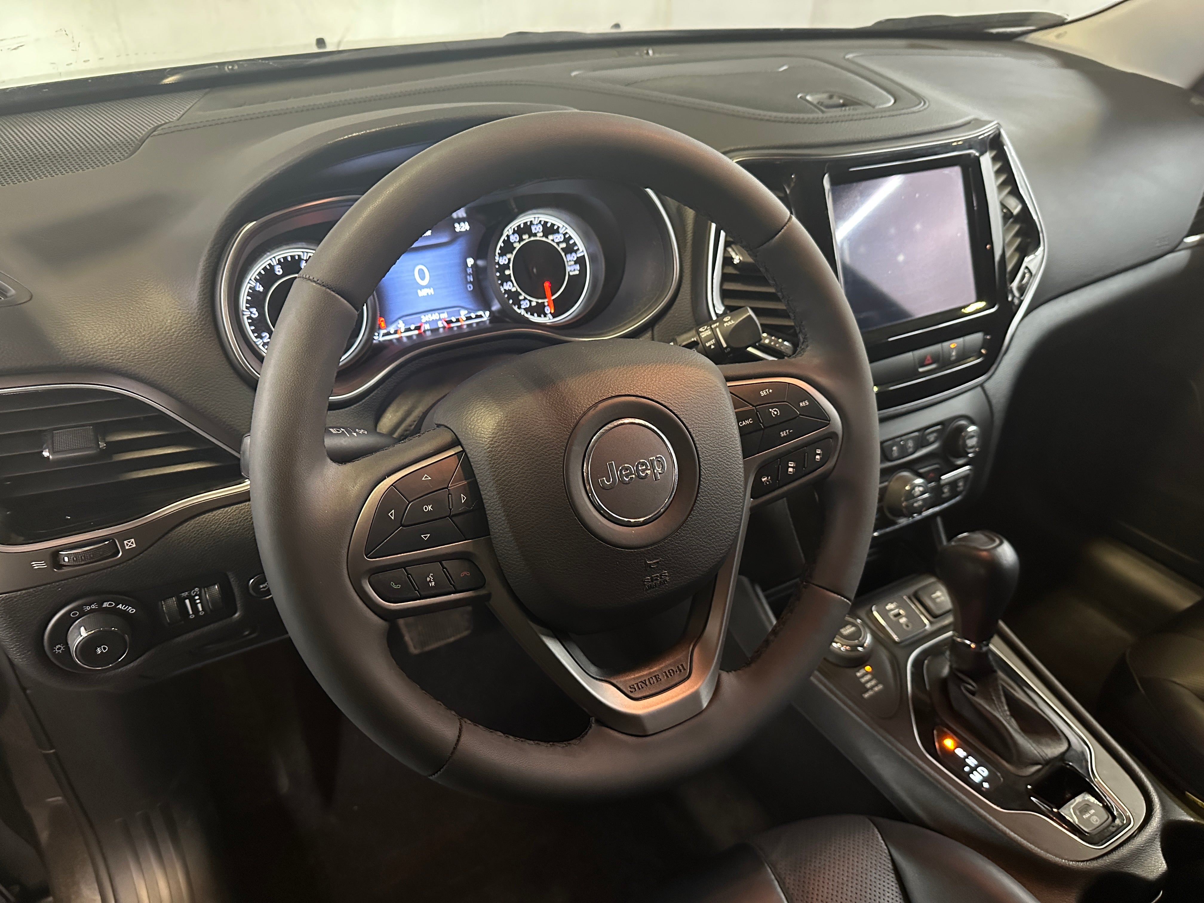 Thumbnail: 2022 Jeep Cherokee - 4